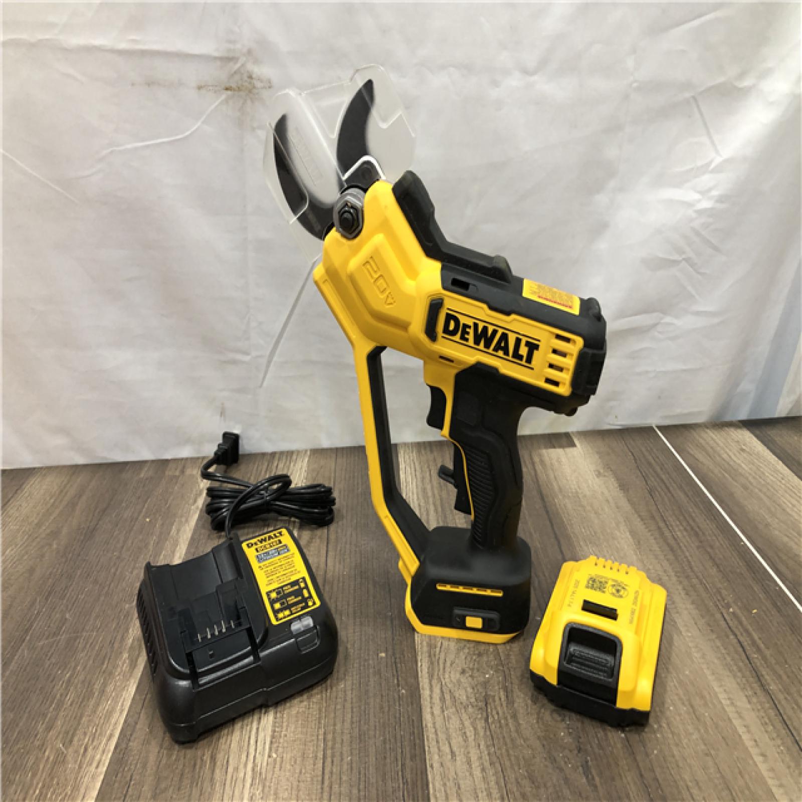 AS-IS DEWALT 20-Volt MAX 1 -1/2 in. Capacity Cordless Battery Powered Pruner Kit