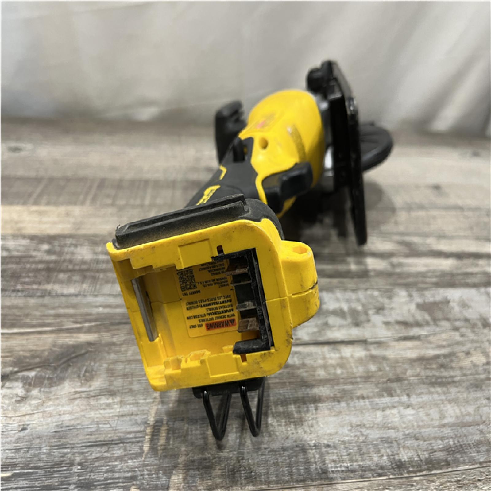 AS-IS DEWALT ATOMIC 20V MAX Cordless Brushless 4-1/2 in. Circular Saw (Tool Only)