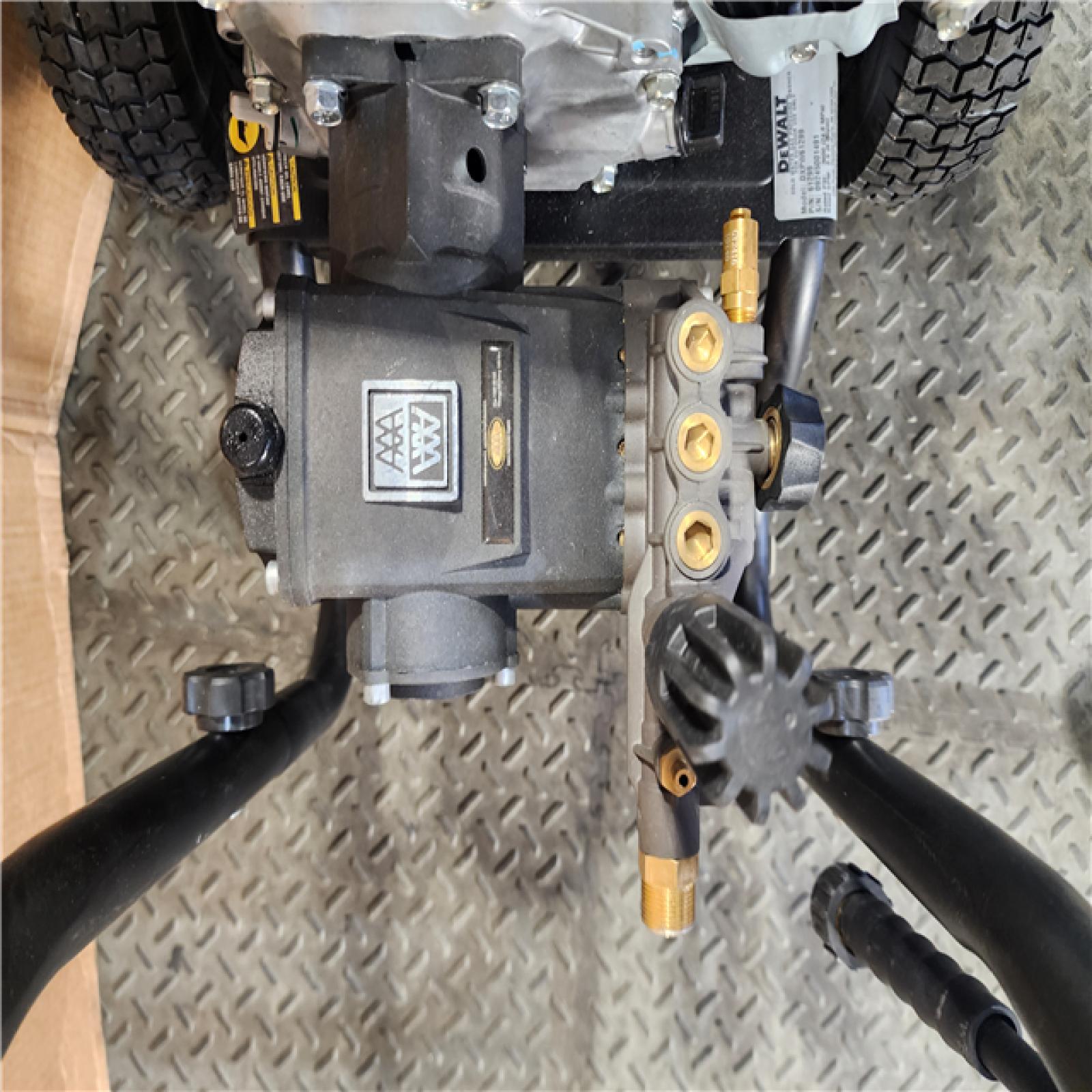 HOUSTON LOCATION - AS-IS DEWALT 3600 PSI 2.5 GPM Gas Cold Water Professional Pressure Washer with HONDA GX200 Engine