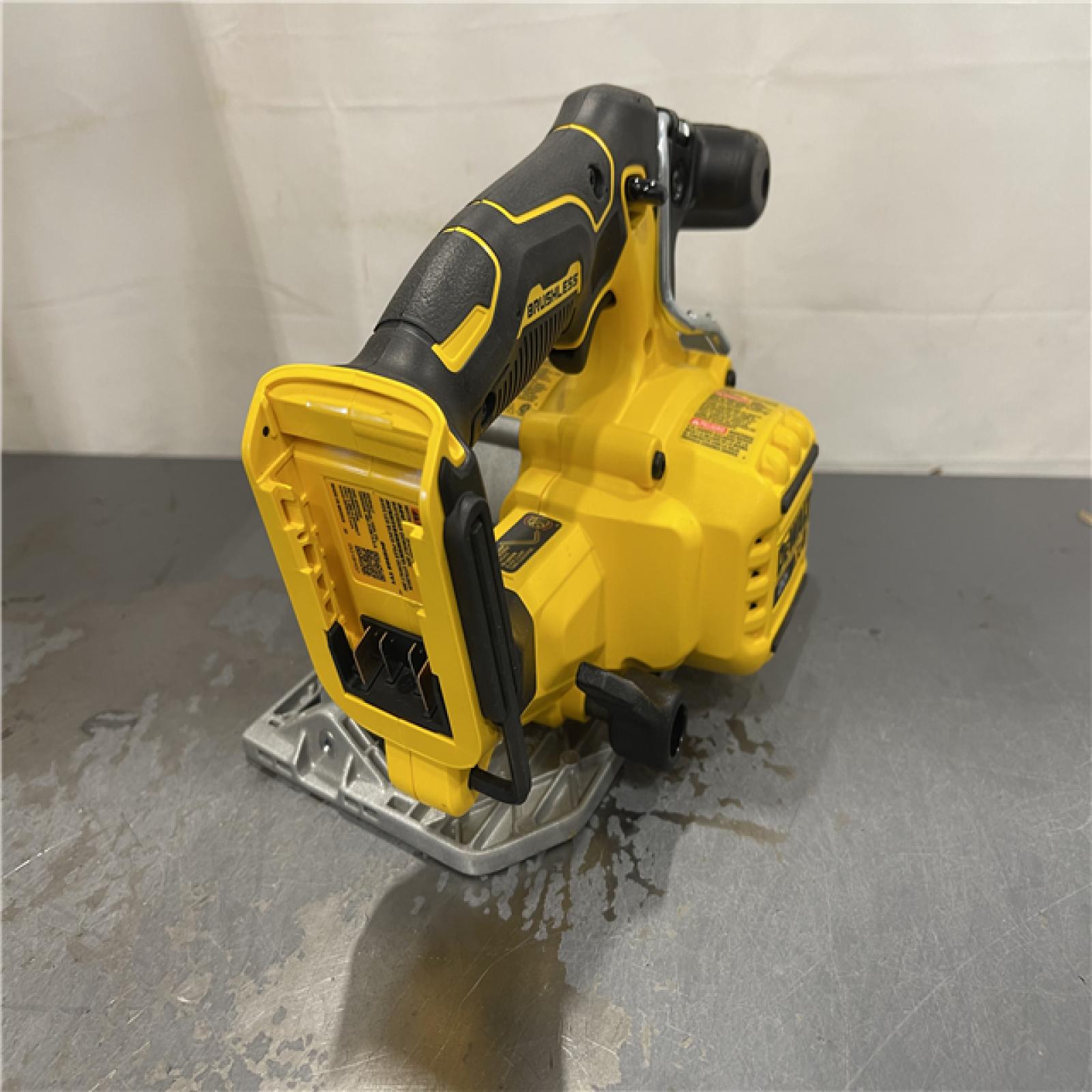 AS-IS - DeWALT 20V MAX Cordless Brushless 6-1/2 in. Sidewinder Style Circular Saw