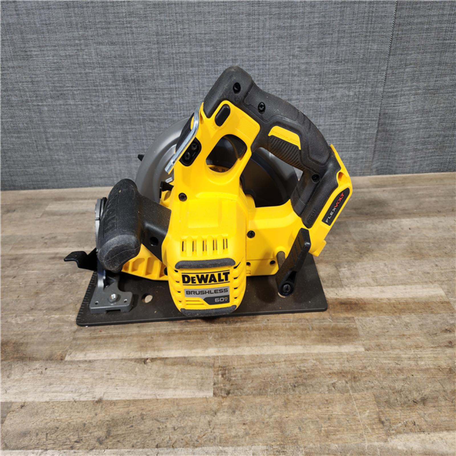 HOUSTON LOCATION - AS-IS DeWALT Flexvolt Max 7-1/4 60V Brushless Circular Saw (Tool Only)