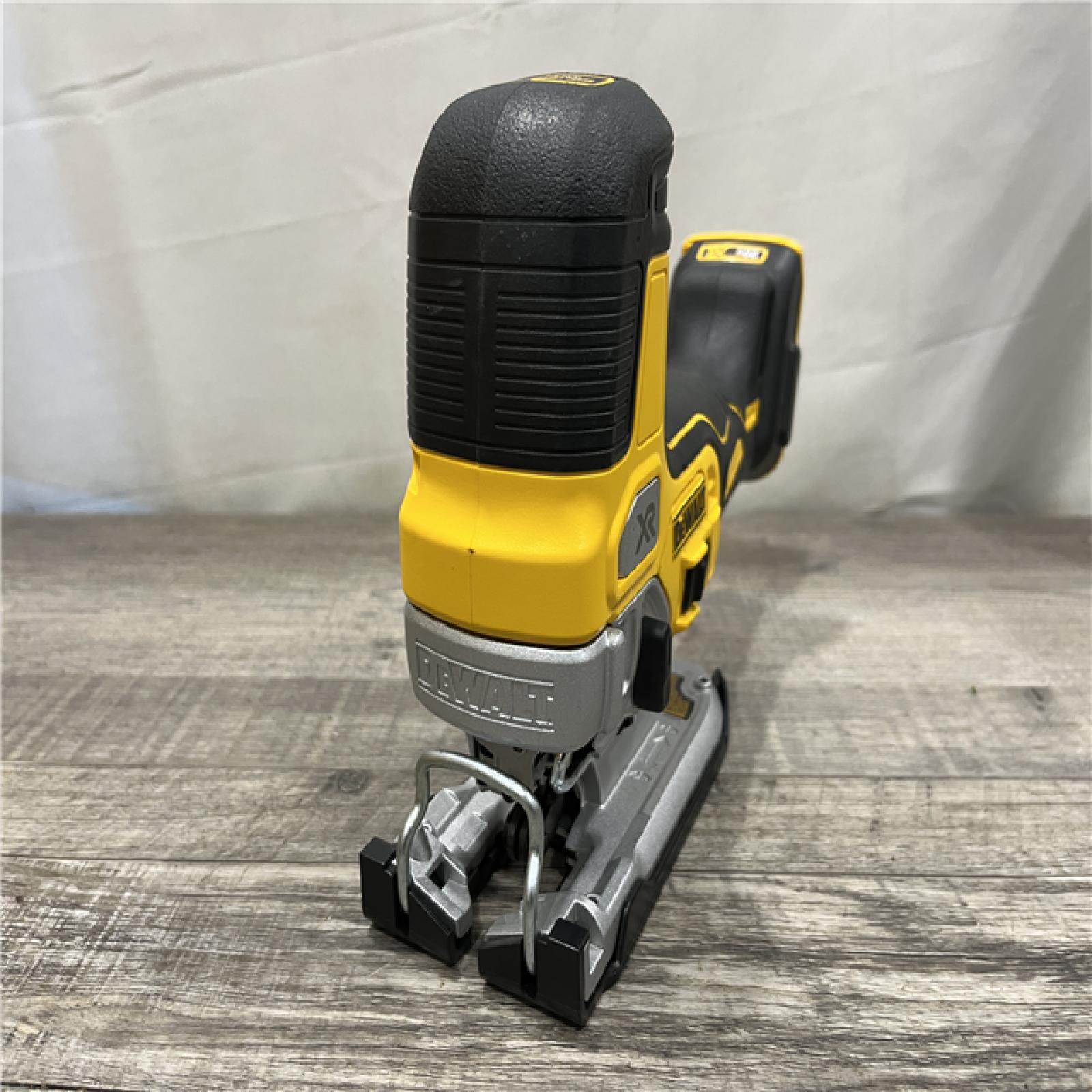 AS-IS DEWALT 20V MAX XR Cordless Barrel Grip Jigsaw (Tool Only)