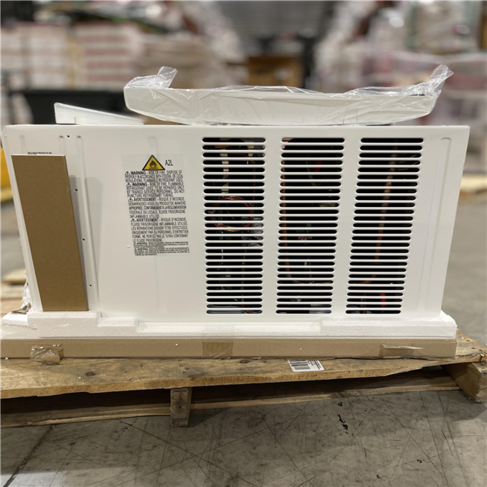 DALLAS LOCATION- AS-IS LG 24 500 BTU 230/208-Volt Window Air Conditioner Unit