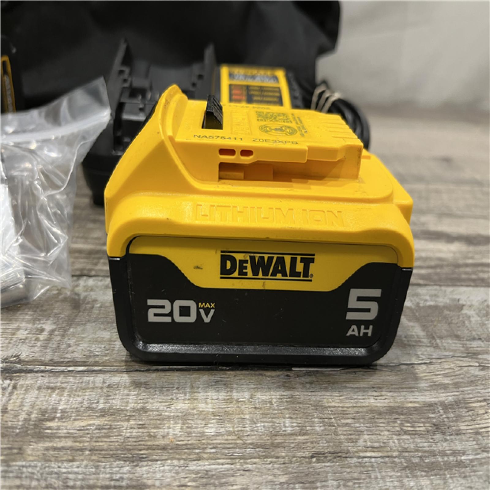AS-IS DEWALT ATOMIC 20V MAX Lithium-Ion Cordless 1/4 in. Brushless Impact Driver Kit