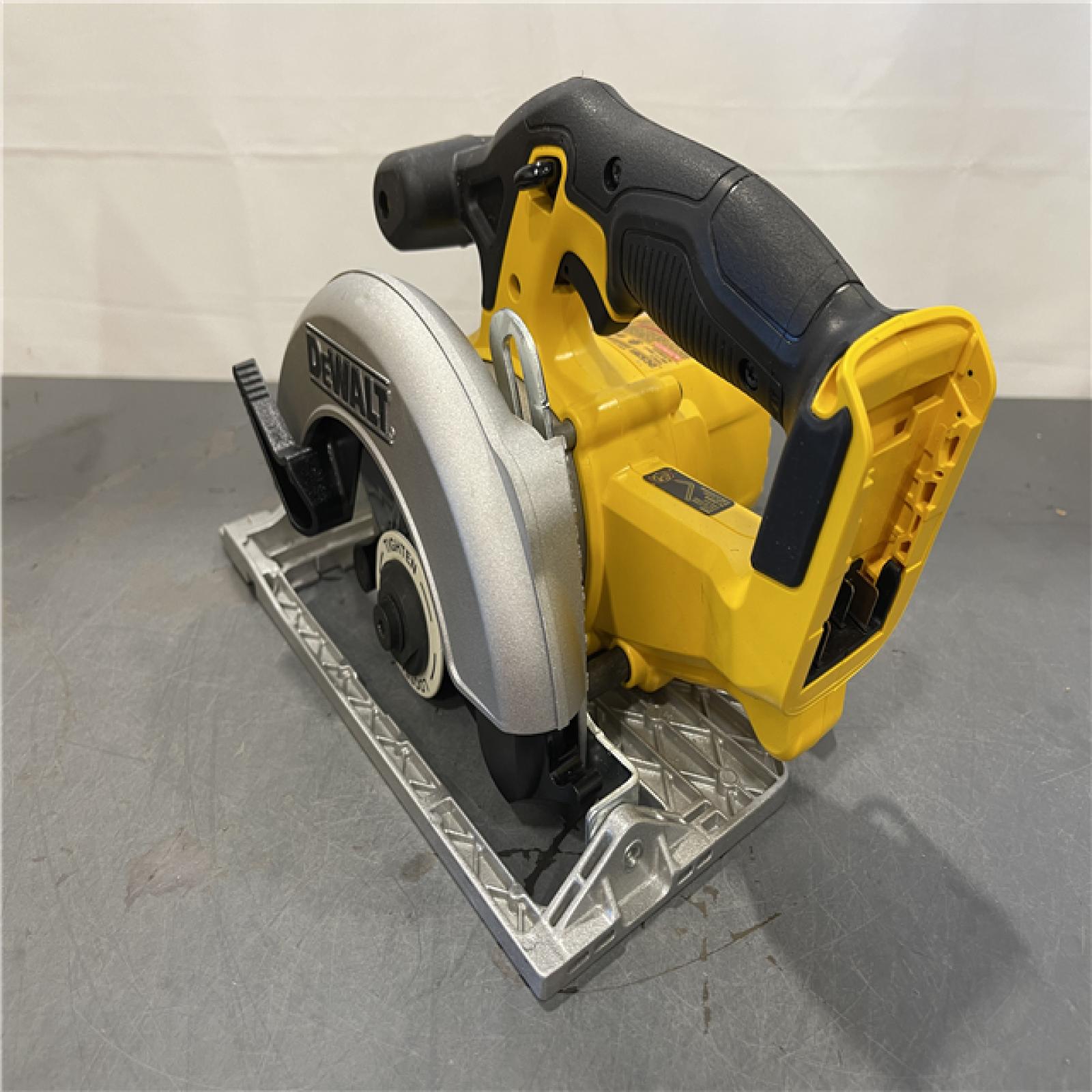 AS-IS - DEWALT 20V MAX Cordless 6.5 in. Sidewinder Style Circular Saw