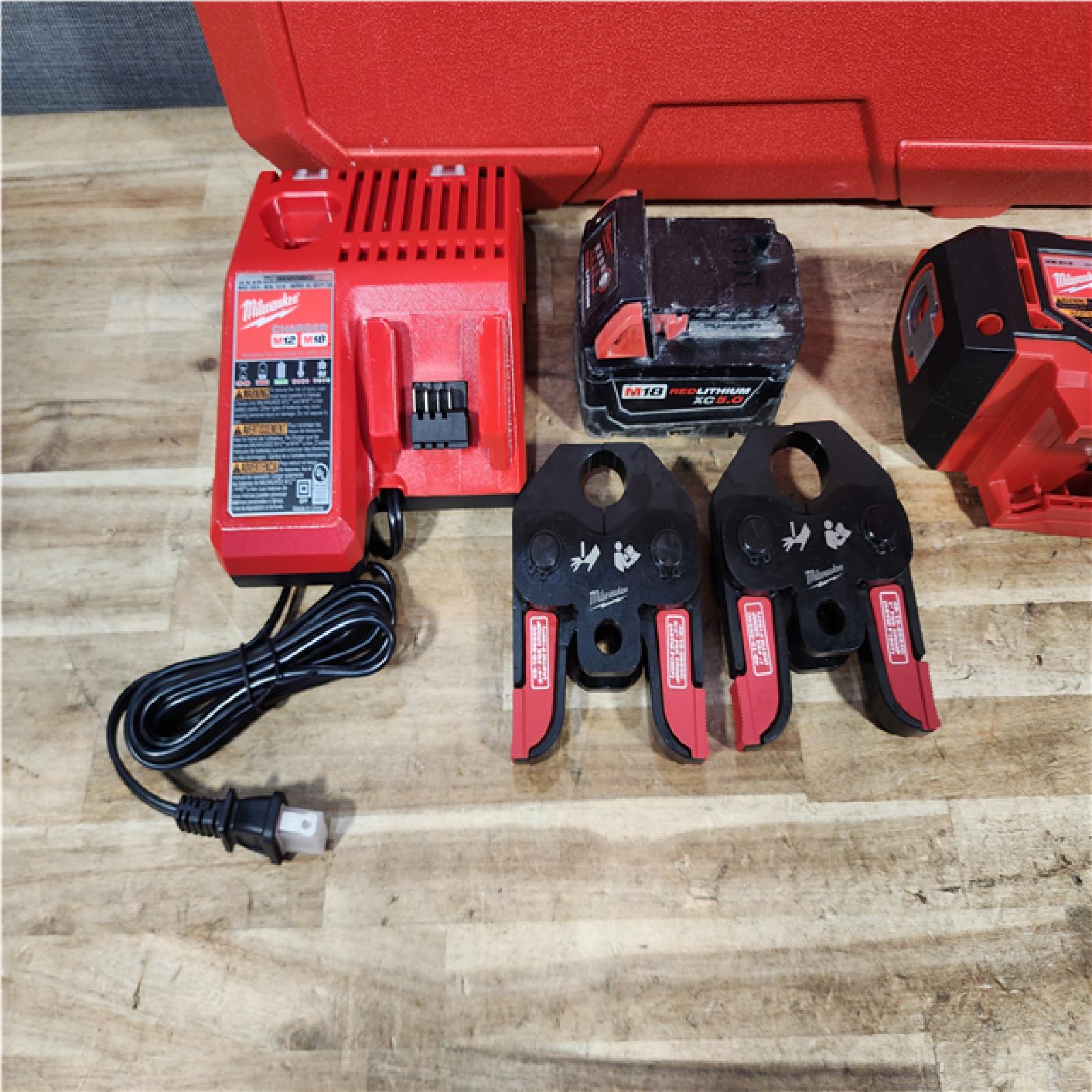HOUSTON LOCATION - AS - IS Milwaukee 18V Lithium-Ion Cordless Short Throw Press Tool with 3 PEX Crimp Jaws Kit