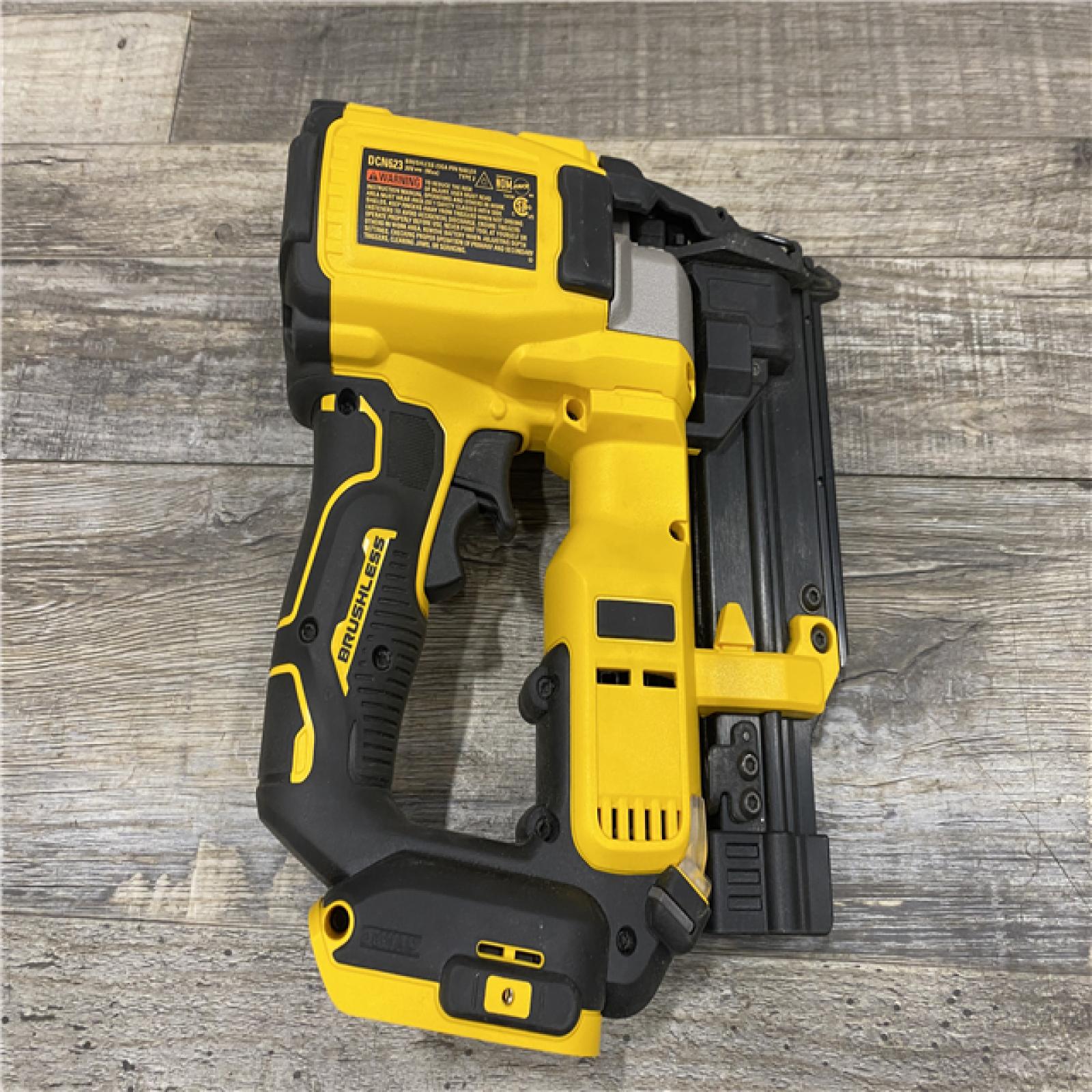 AS-IS DEWALT ATOMIC 20V MAX Lithium Ion Cordless 23 Gauge Pin Nailer Kit