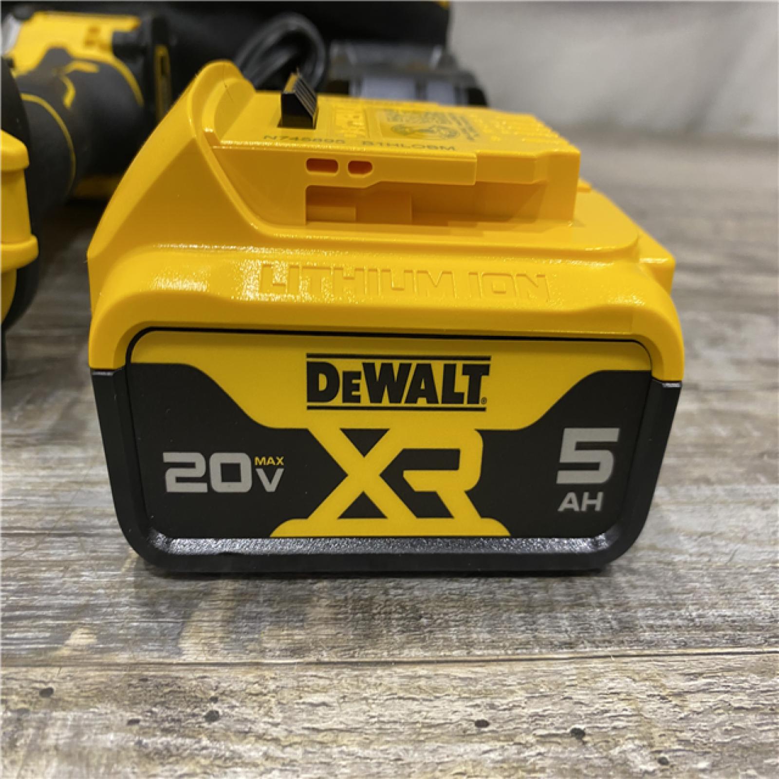 AS-IS DEWALT ATOMIC 20V MAX Lithium-Ion Cordless 1/4 in. Brushless Impact Driver Kit