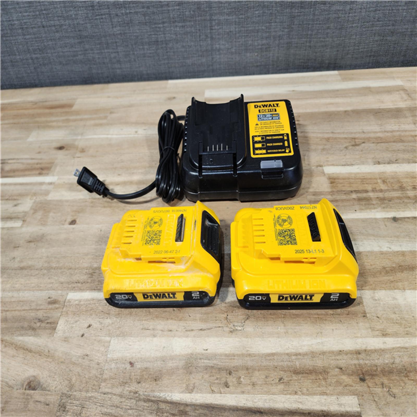 HOUSTON LOCATION - AS-IS DEWALT 2 TOOL COMBO KIT W/ (2) BATTERY & CHARGER