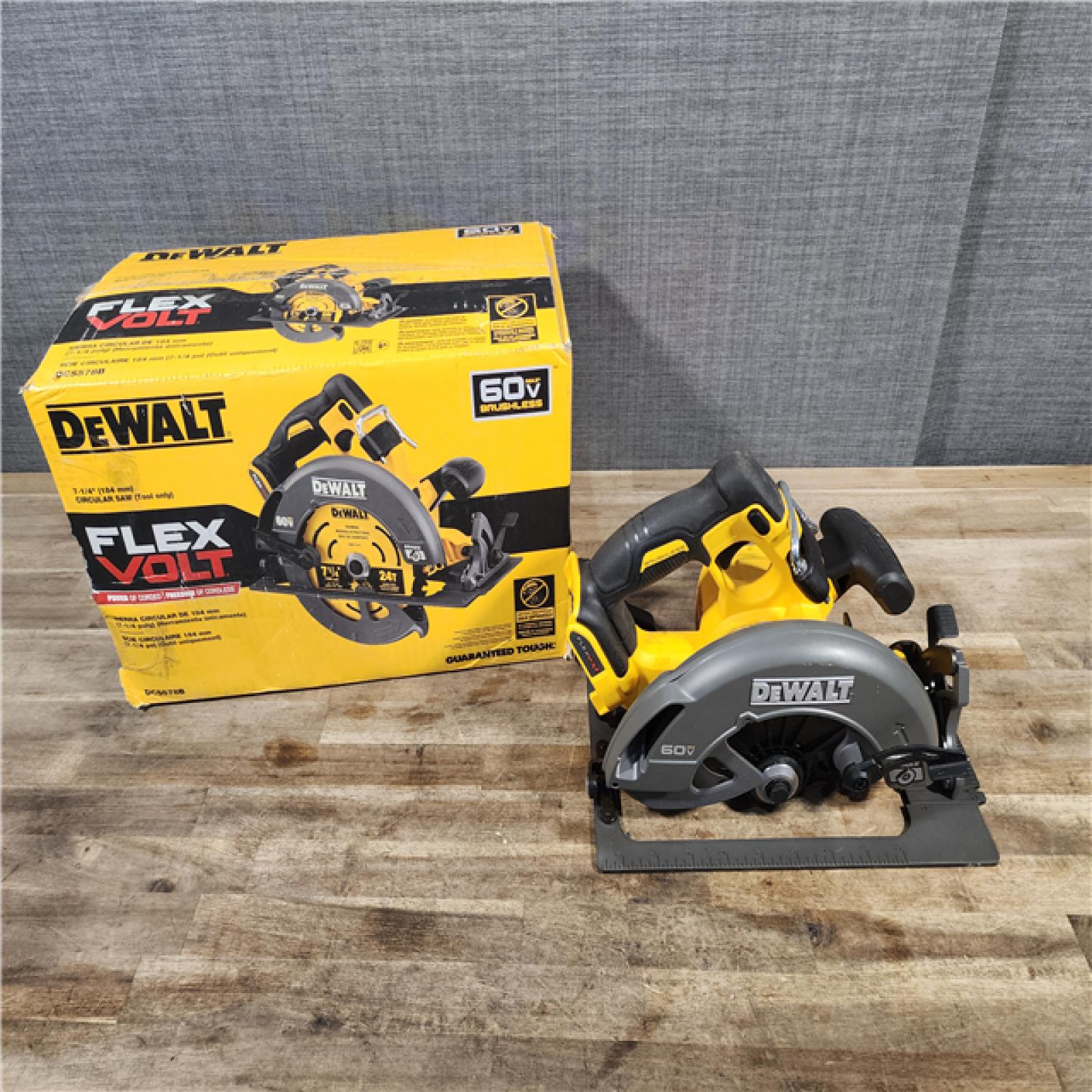 HOUSTON LOCATION - AS-IS DeWALT Flexvolt Max 7-1/4  60V Brushless Circular Saw DCS578B (Bare Tool)