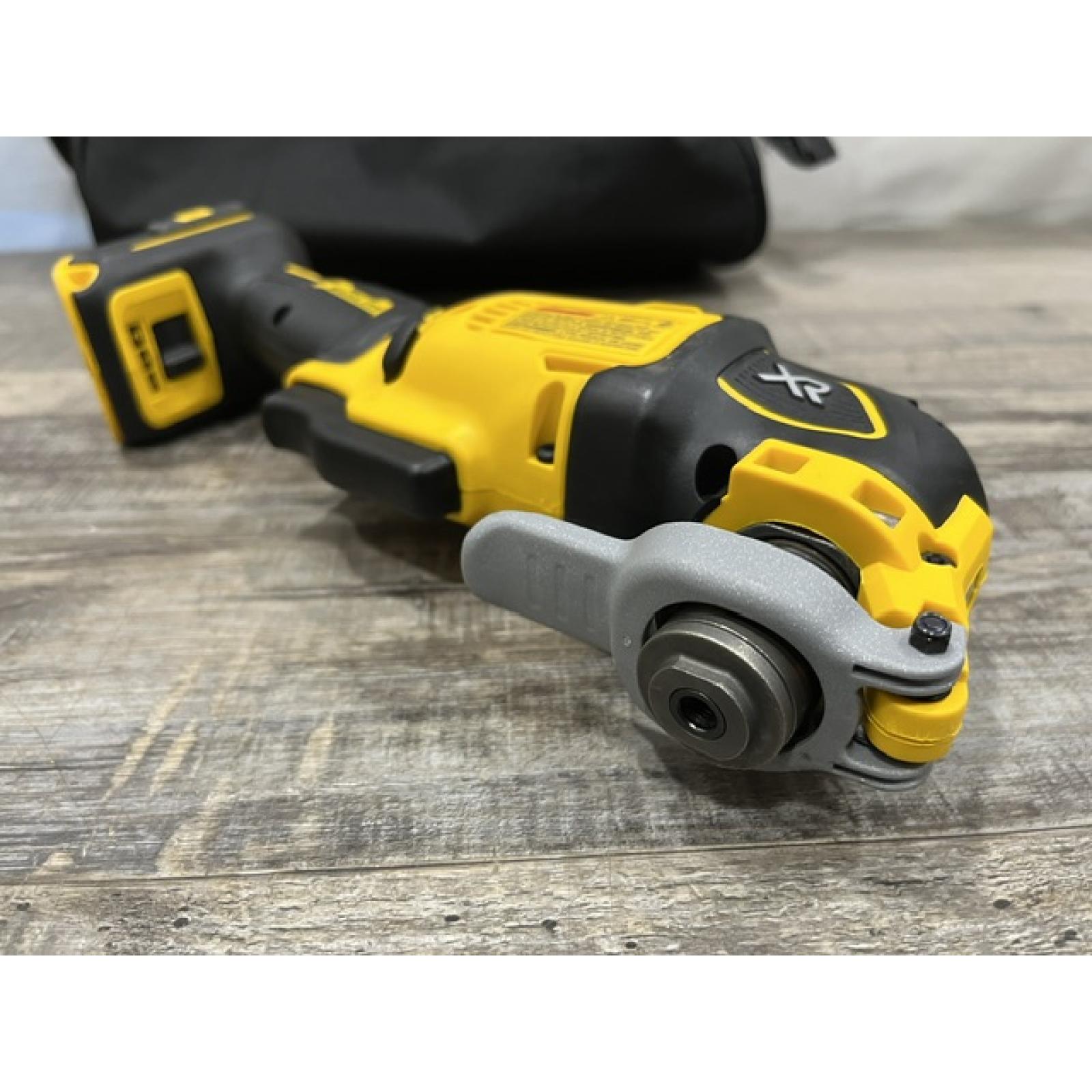 AS-IS DEWALT 20V MAX XR Cordless Brushless 3-Speed Oscillating Multi Tool Kit