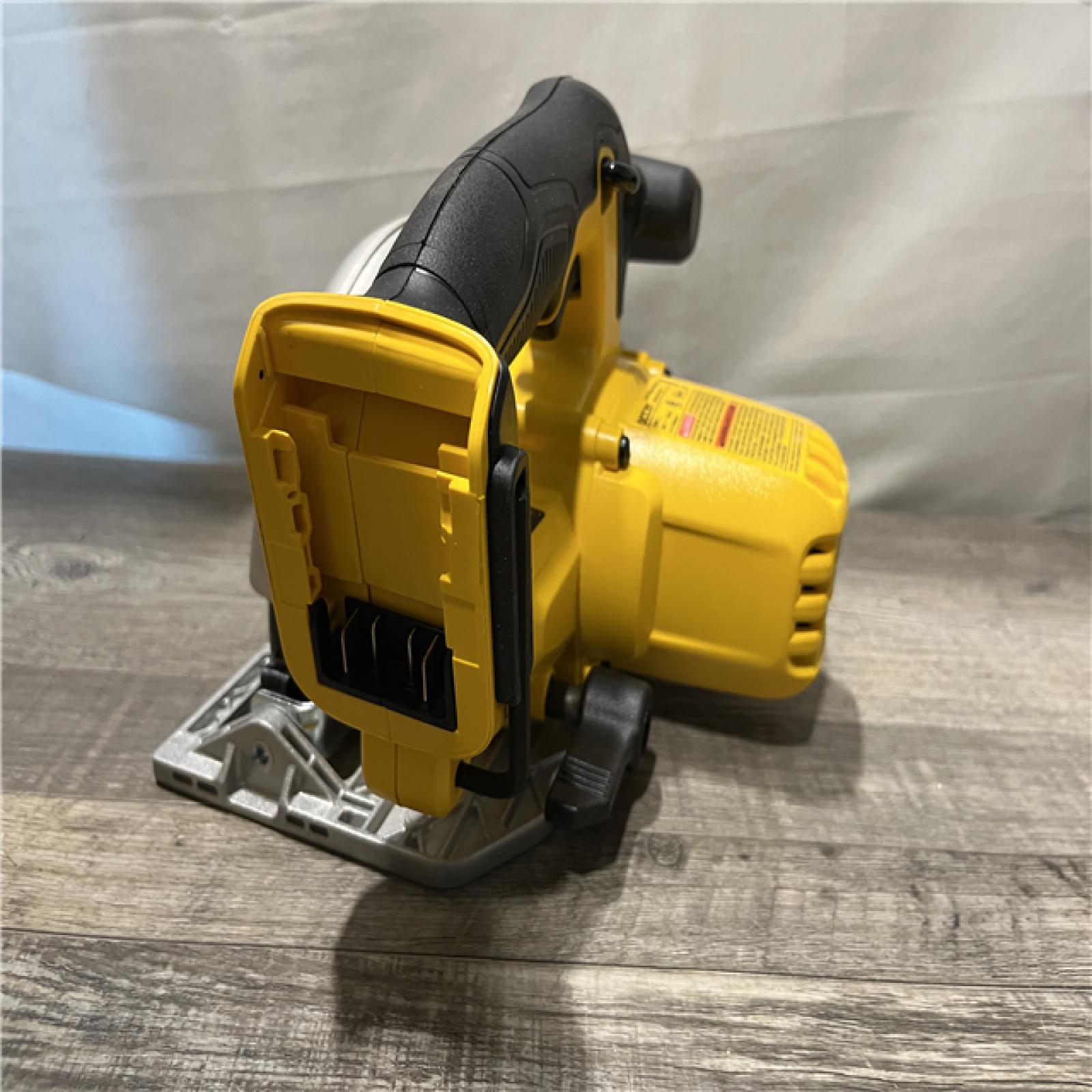 AS-IS DEWALT 6-1/2'' 165MM CIRCULAR SAW (Tool-Only)