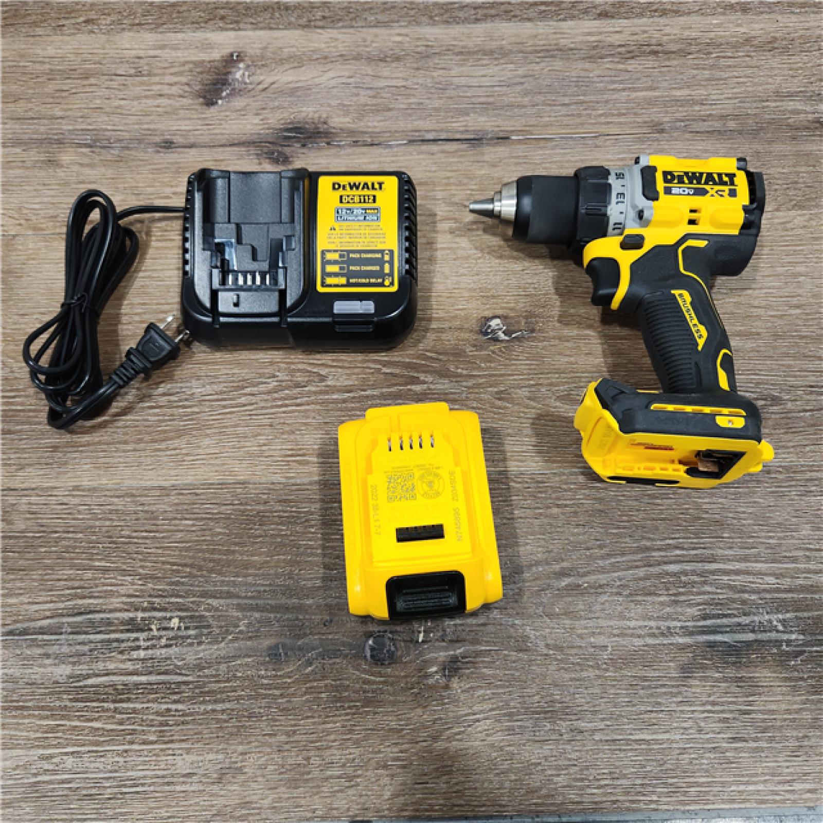 AS-IS DEWALT DCD800P1 20V MAX* XR Brushless Cordless Lithium-Ion 1/2 Drill/Driver KIT 5.0AH