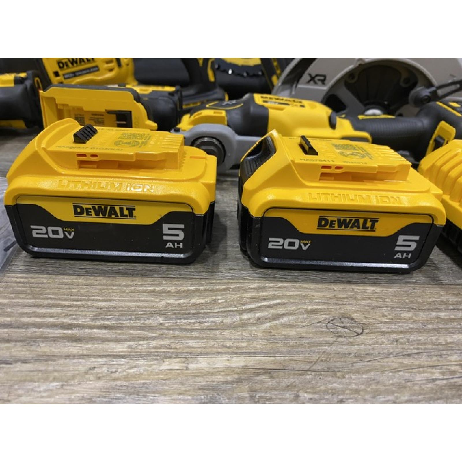 LIKE NEW - DEWALT 20V Lithium-Ion Cordless 5-Tool Combo Kit