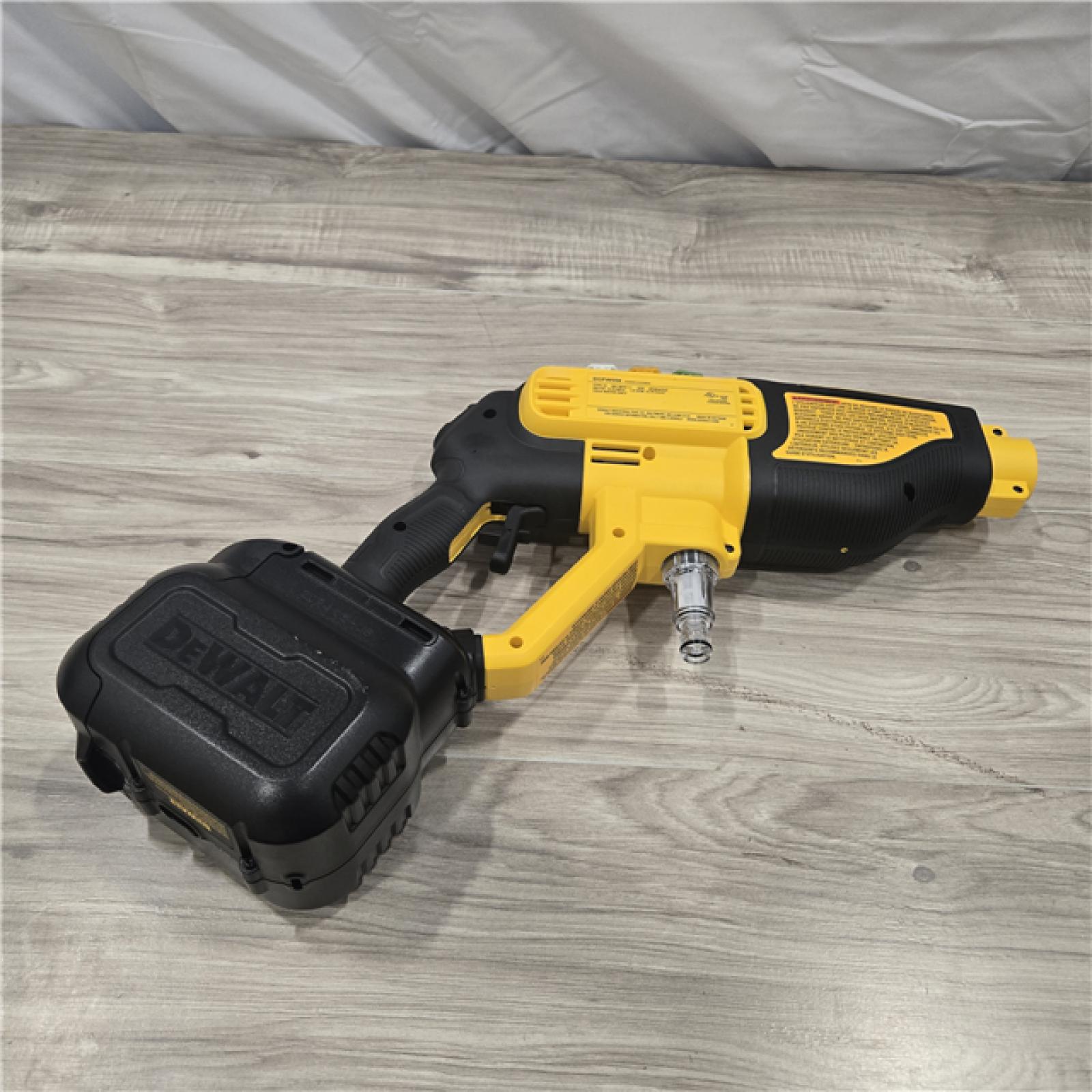 LIKE NEW! - Dewalt 20V 550 PSI Cordless Power Cleaner Kit