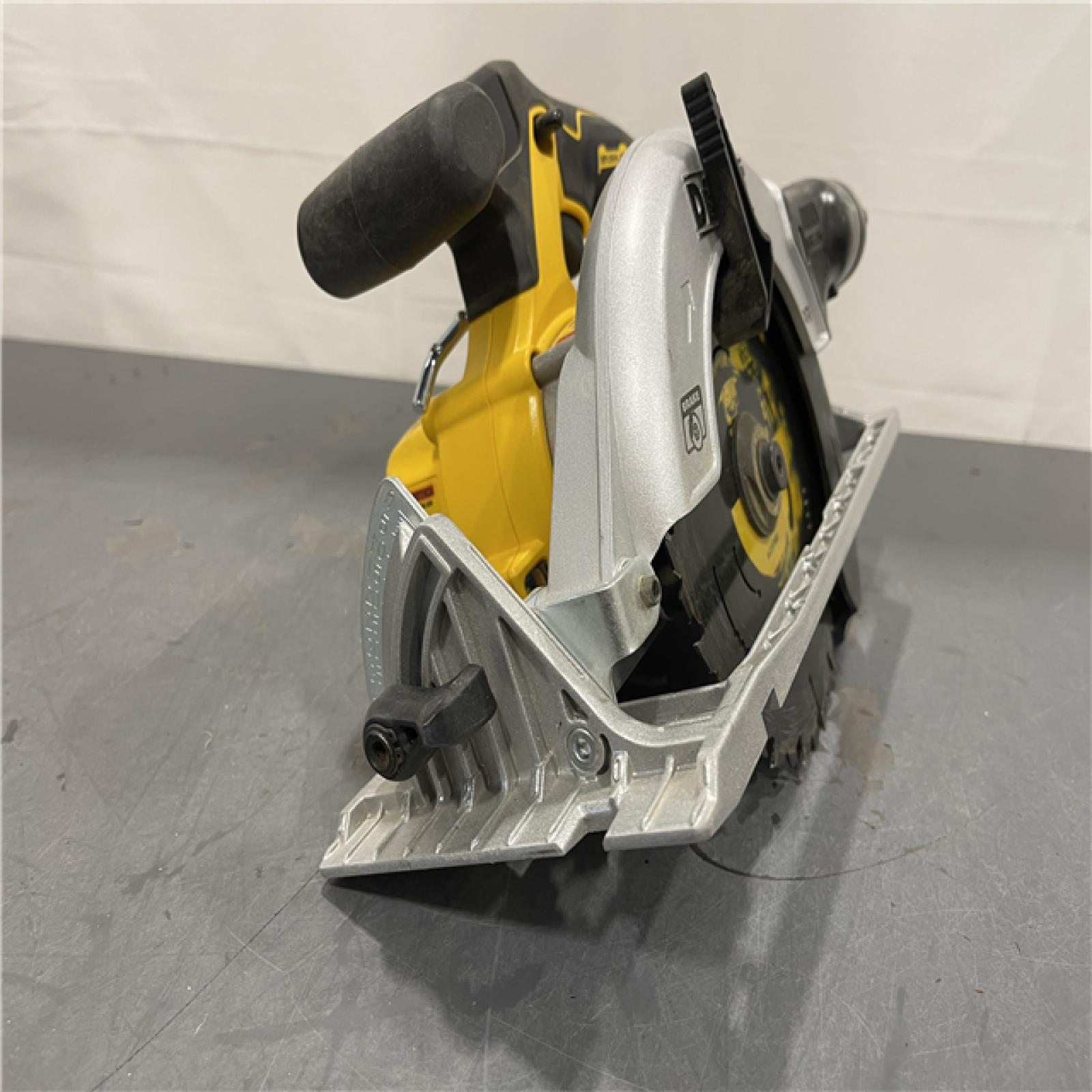 AS-IS - DeWALT 20V MAX Cordless Brushless 6-1/2 in. Sidewinder Style Circular Saw