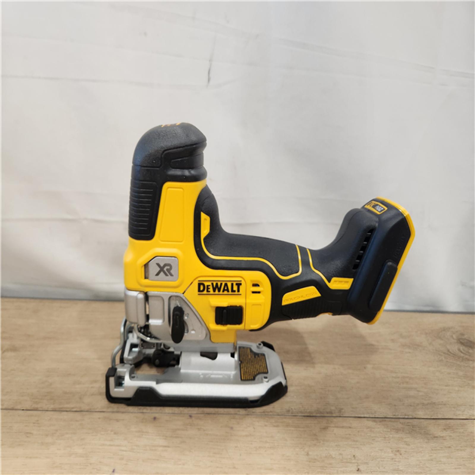 AS-IS- 20V MAX XR Cordless Barrel Grip Jigsaw (Tool Only)