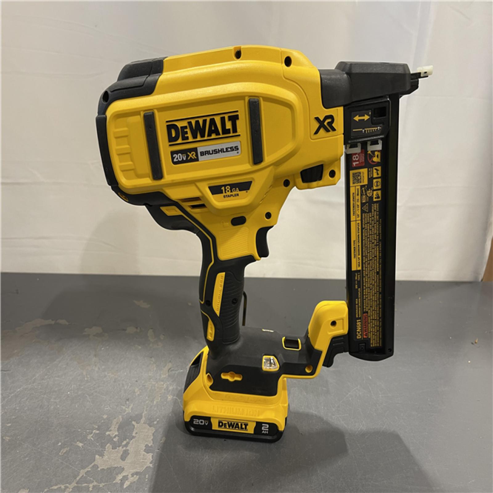 AS-IS - DEWALT 20V MAX XR 18 Gauge Brad Nailer Kit