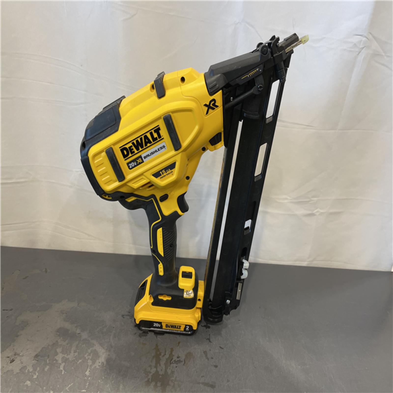 AS-IS - DEWALT 20V MAX XR Lithium-Ion Cordless 2-1/2 in. 15-Gauge Finish Nailer Kit