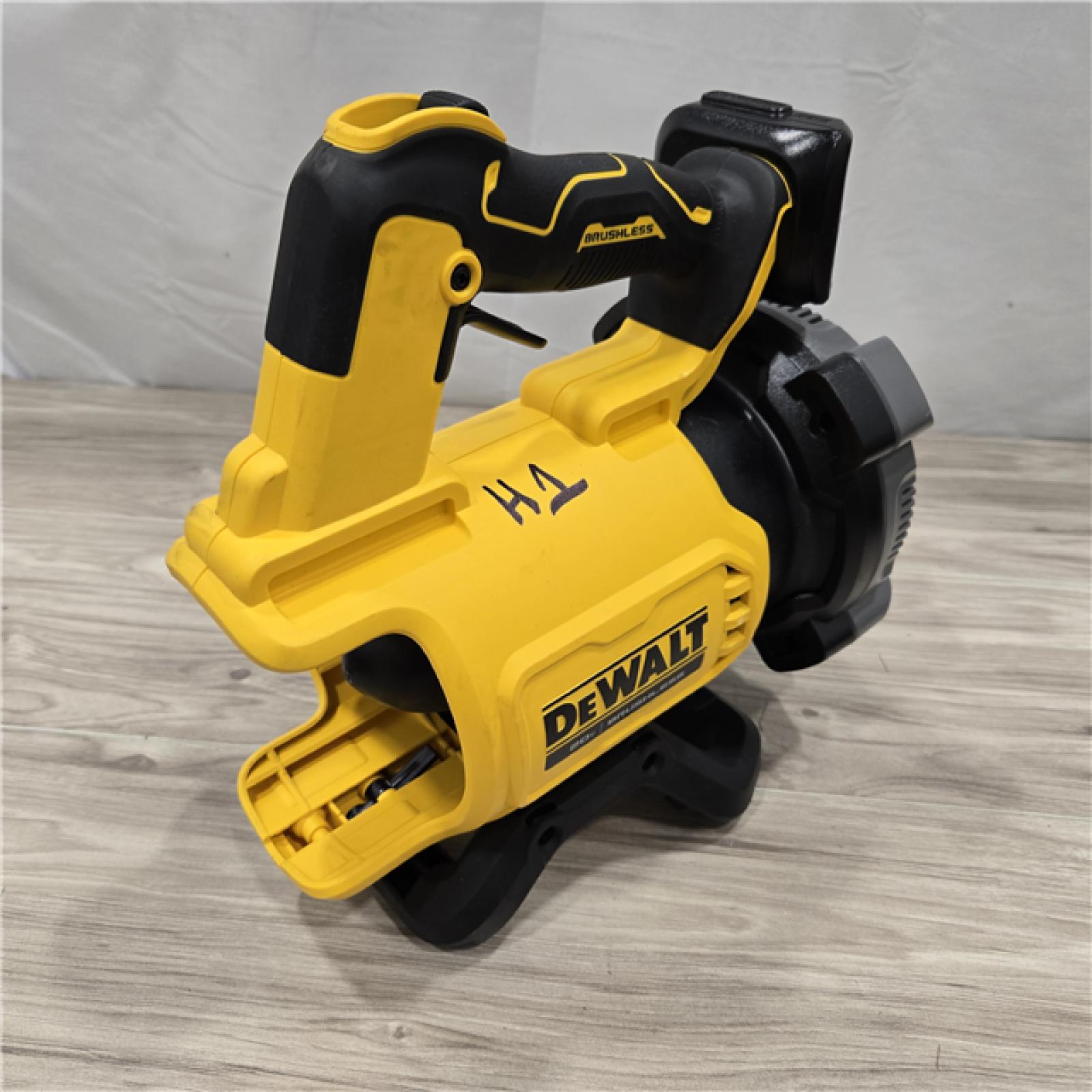 AS-IS DeWalt Cordless Handheld Leaf Blower Kit