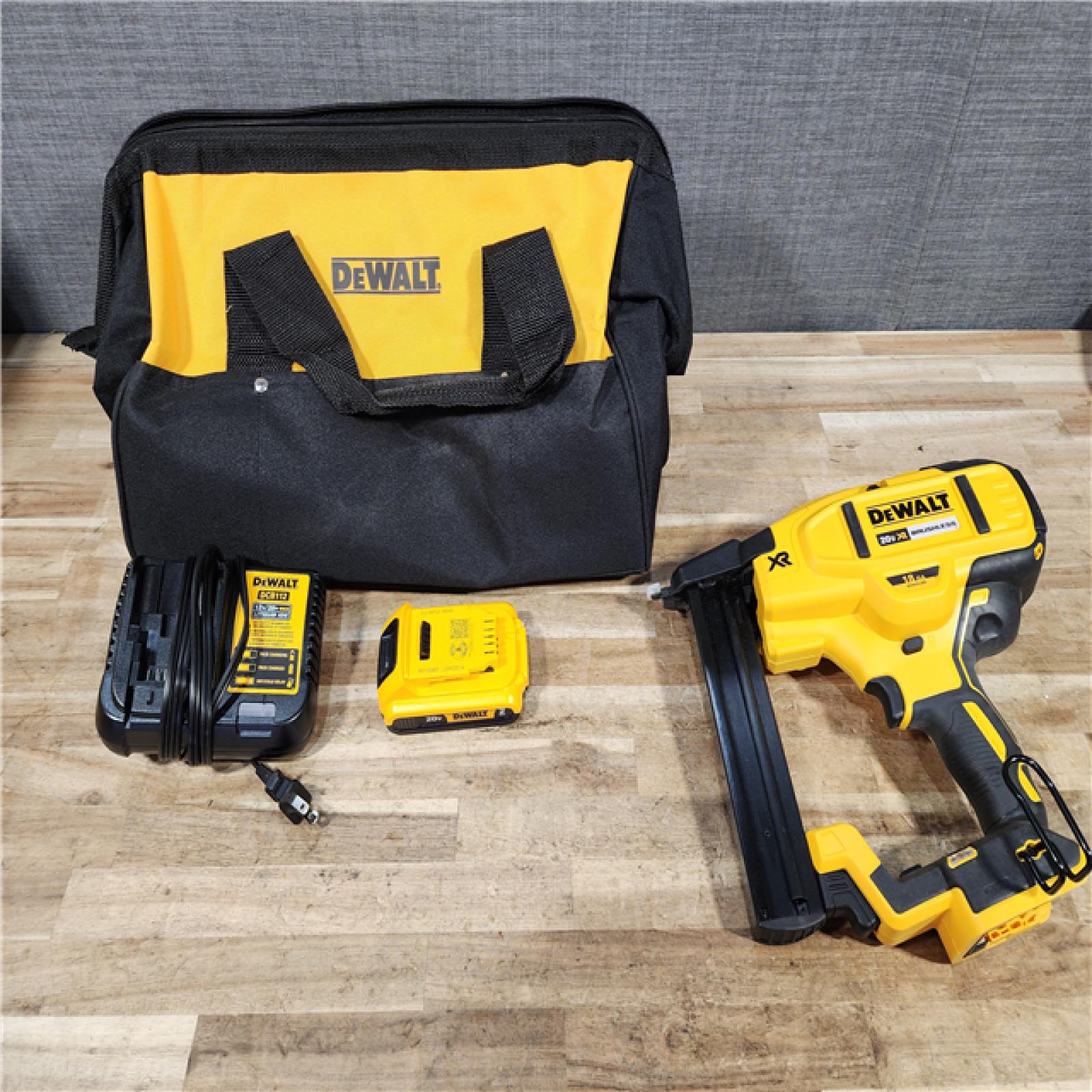 HOUSTON LOCATION - AS - IS DEWALT 20V MAX XR Lithium-Ion Cordless 18-Gauge Narrow Crown Stapler Kit