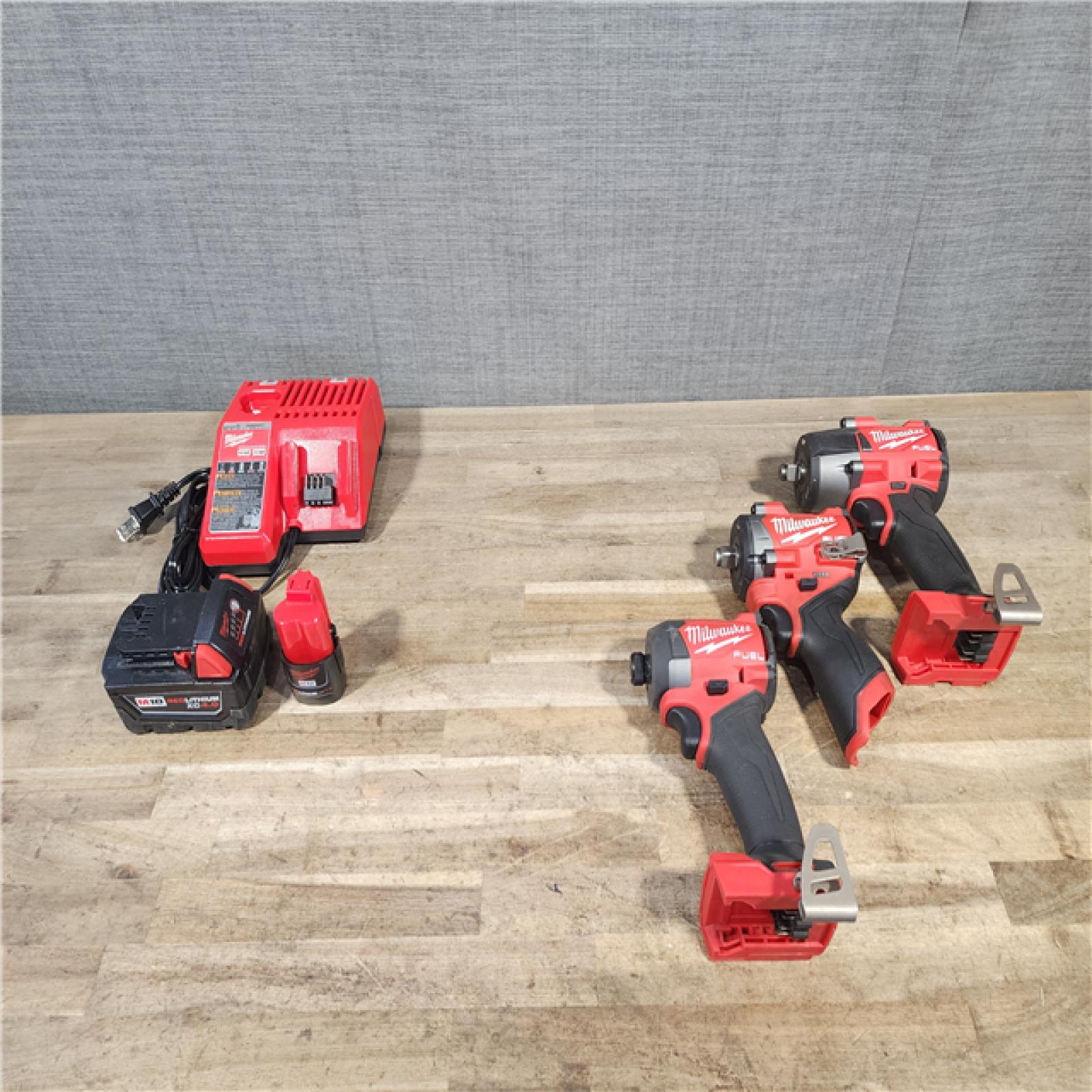 HOUSTON LOCATION - AS-IS MILWAUKEE 3 TOOL COMBO KIT W/ (2) BATTERY & CHARGER