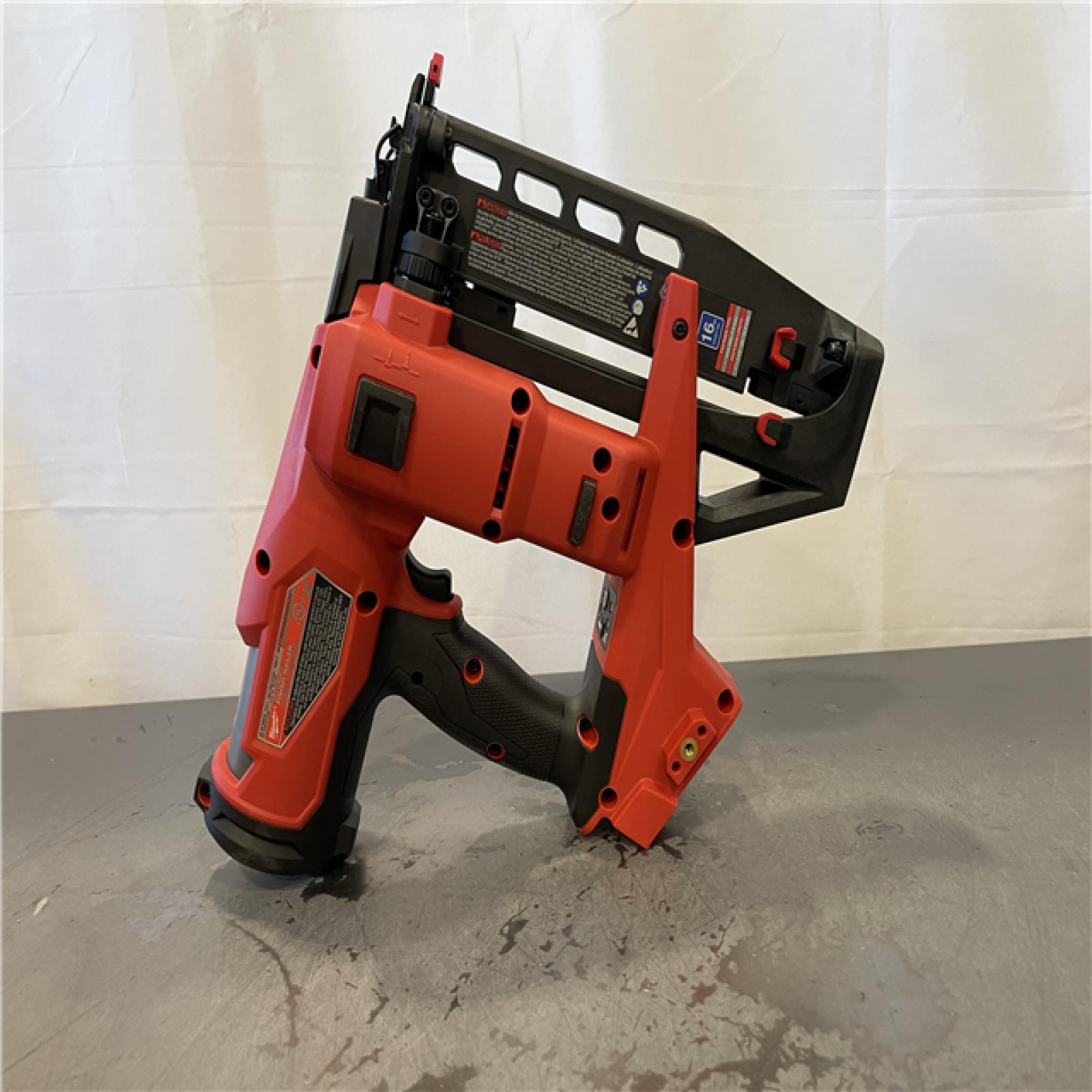 AS-IS - MILWAUKEE M18 FUEL 18-Volt Lithium-Ion Brushless Cordless Gen ll 16-Gauge Straight Finish Nailer