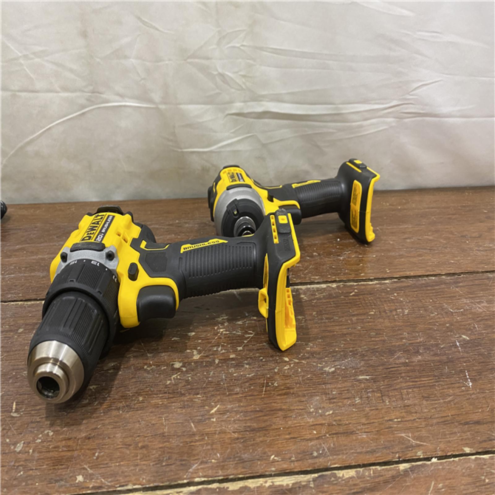 AS-IS DEWALT ATOMIC 20-Volt MAX Lithium-Ion Cordless Combo Kit (2-Tool) with (2) 2.0Ah Batteries, Charger and Bag