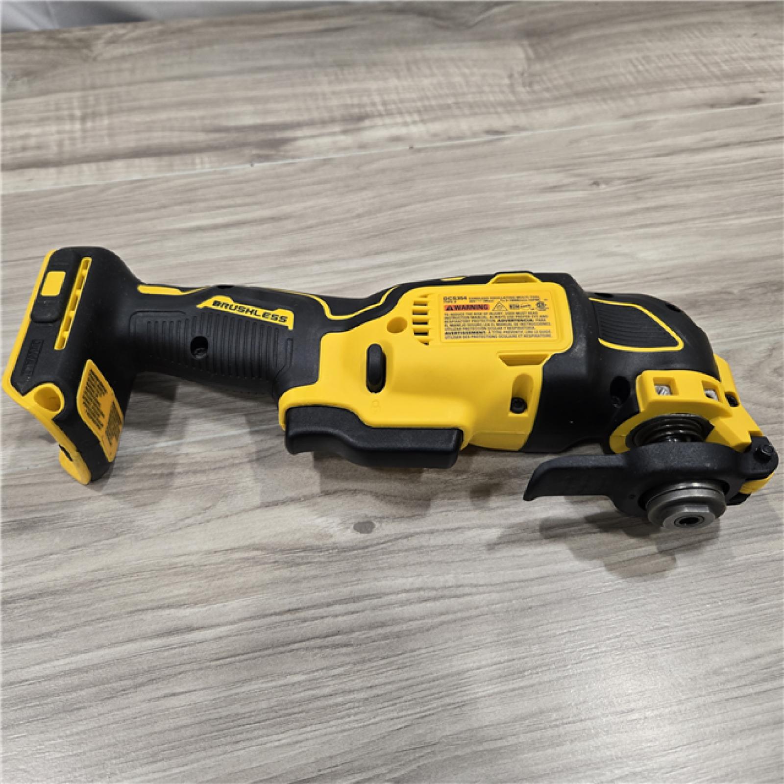 LIKE NEW! - DeWalt DCS354D1 20V Cordless Oscillating Multi-Tool with Battery and Charger