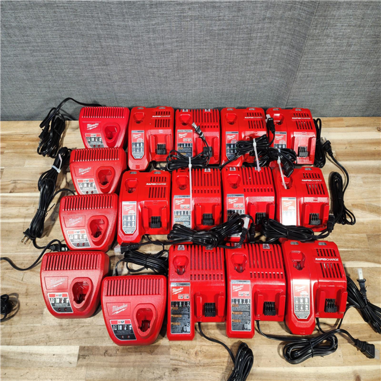 HOUSTON LOCATION - AS-IS MILWAUKEE BATTERY CHARGER PACK QTY - 16