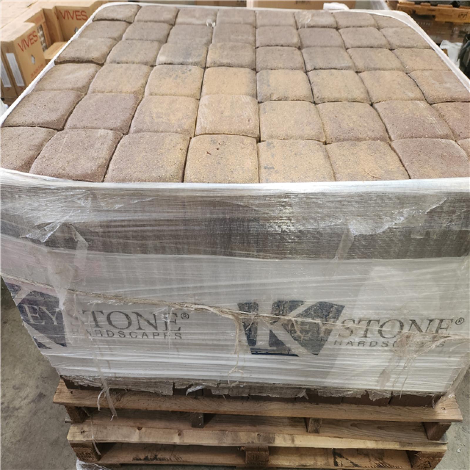 Phoenix NEW Pavestone Plaza Square 5.5 in. L x 5.5 in. W x 2.36 in. H Sierra Blend Concrete Paver (480-Pieces/ 100 sq. ft./ Pallet)