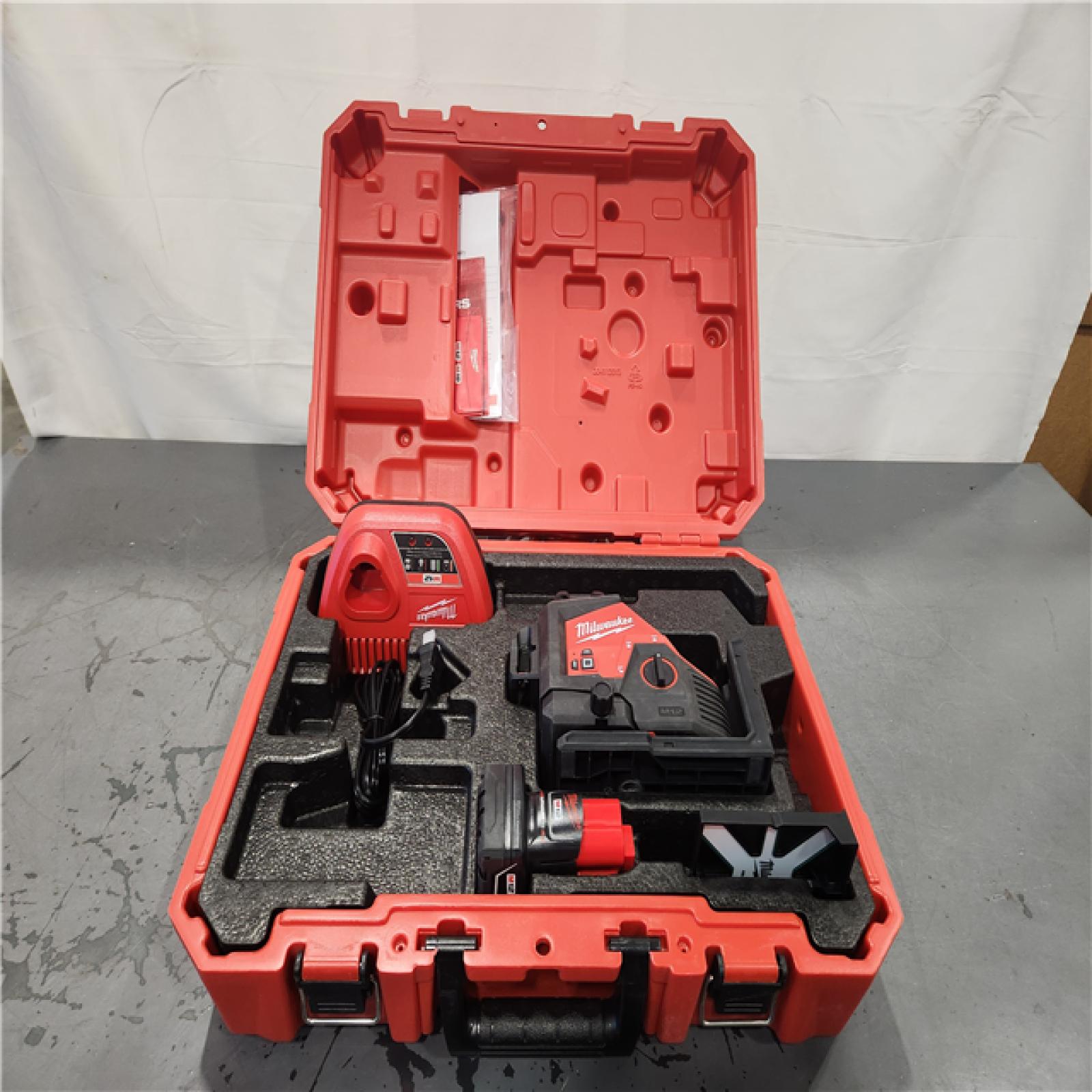 AS-IS- Milwaukee- M12 Green Beam Laser 360° 3-Plane Kit