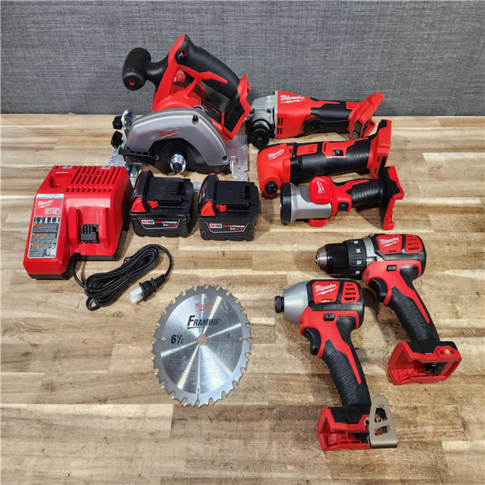 HOUSTON LOCATION - AS - IS Milwaukee 6 Tool Combo Kit W/ (2) Battery & Charger