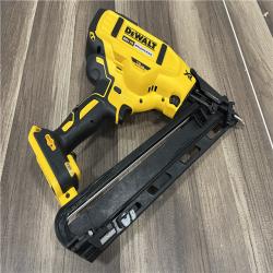 GOOD DeWalt 20V MAX XR 15 Ga. Cordless 34 Deg Nailer Kit (Battery & Charger) 20 V