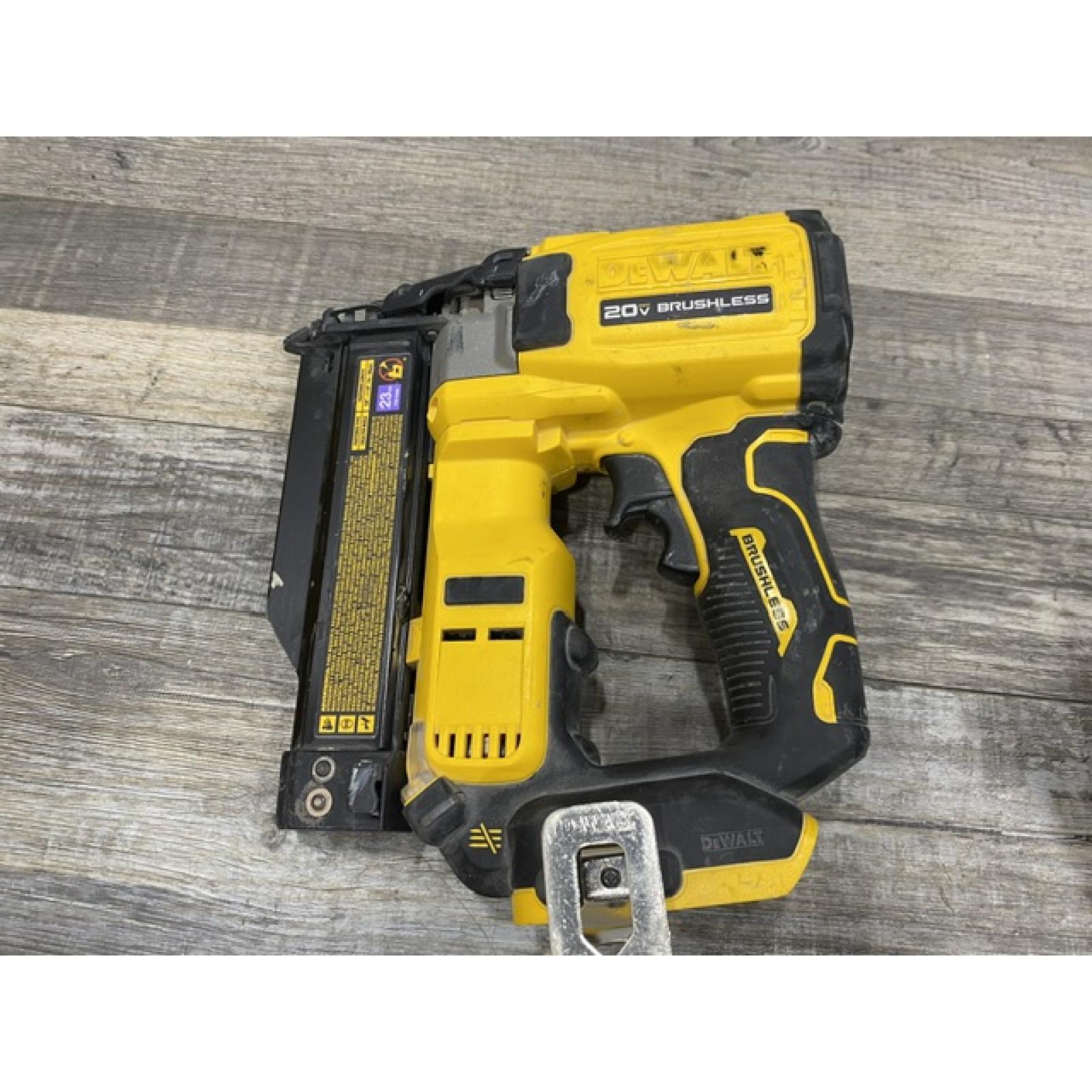 AS-IS DEWALT ATOMIC 20V MAX Lithium Ion Cordless 23 Gauge Pin Nailer Kit