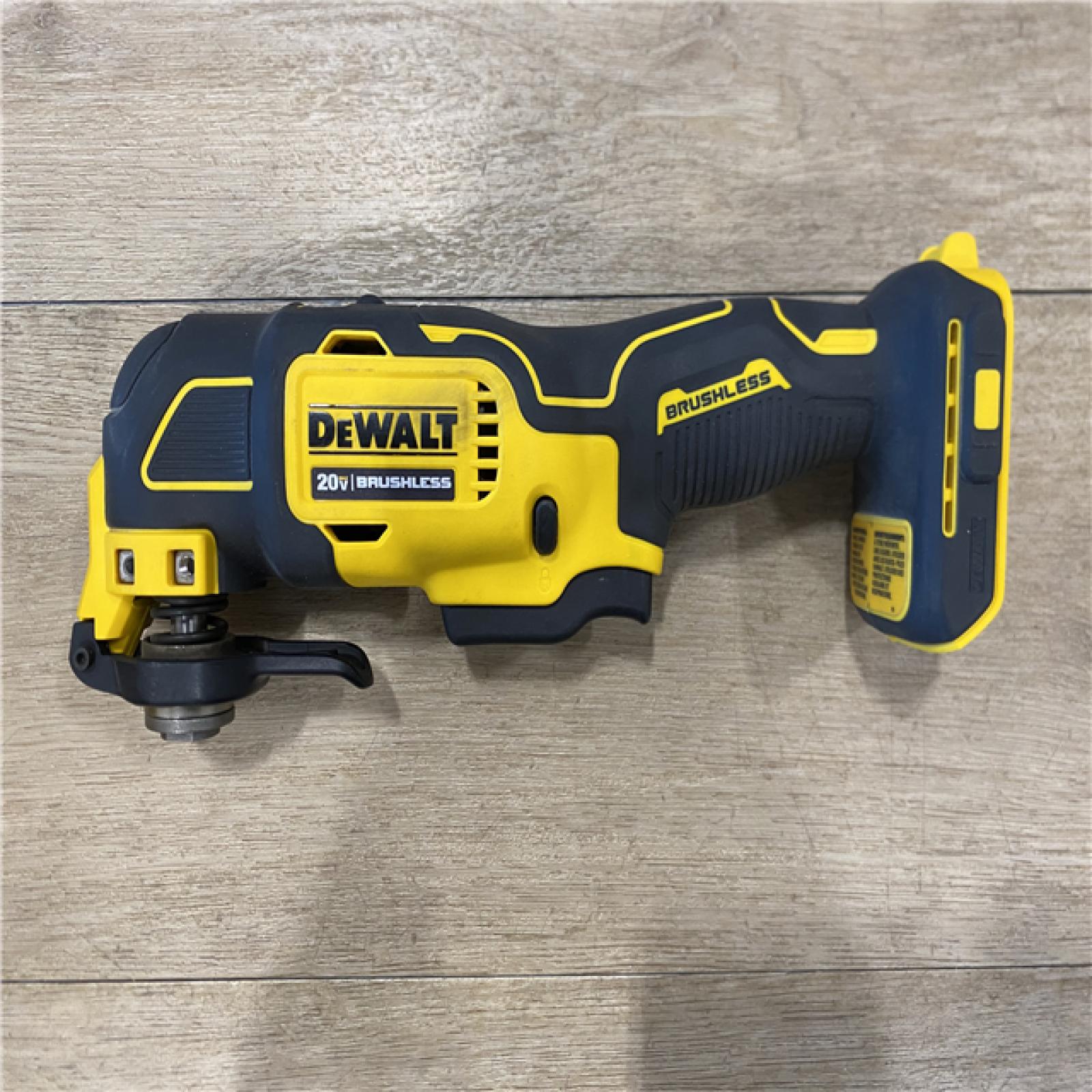 AS-IS DEWALT ATOMIC 20V MAX Brushless Oscillating Multi Tool and 20V MAX POWERSTACK Compact Battery Starter Kit