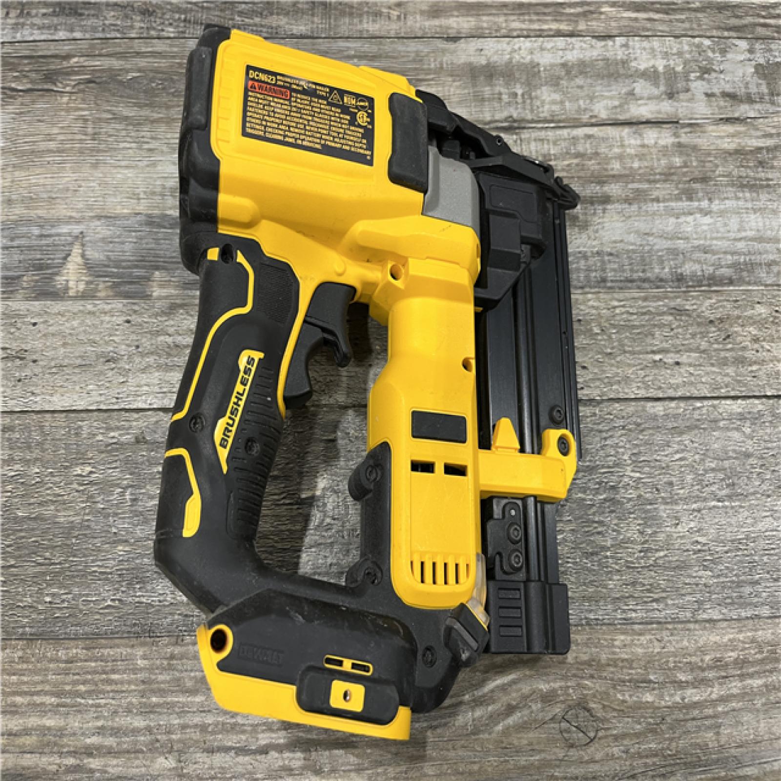 AS-IS DEWALT ATOMIC 20V MAX Lithium Ion Cordless 23 Gauge Pin Nailer Kit
