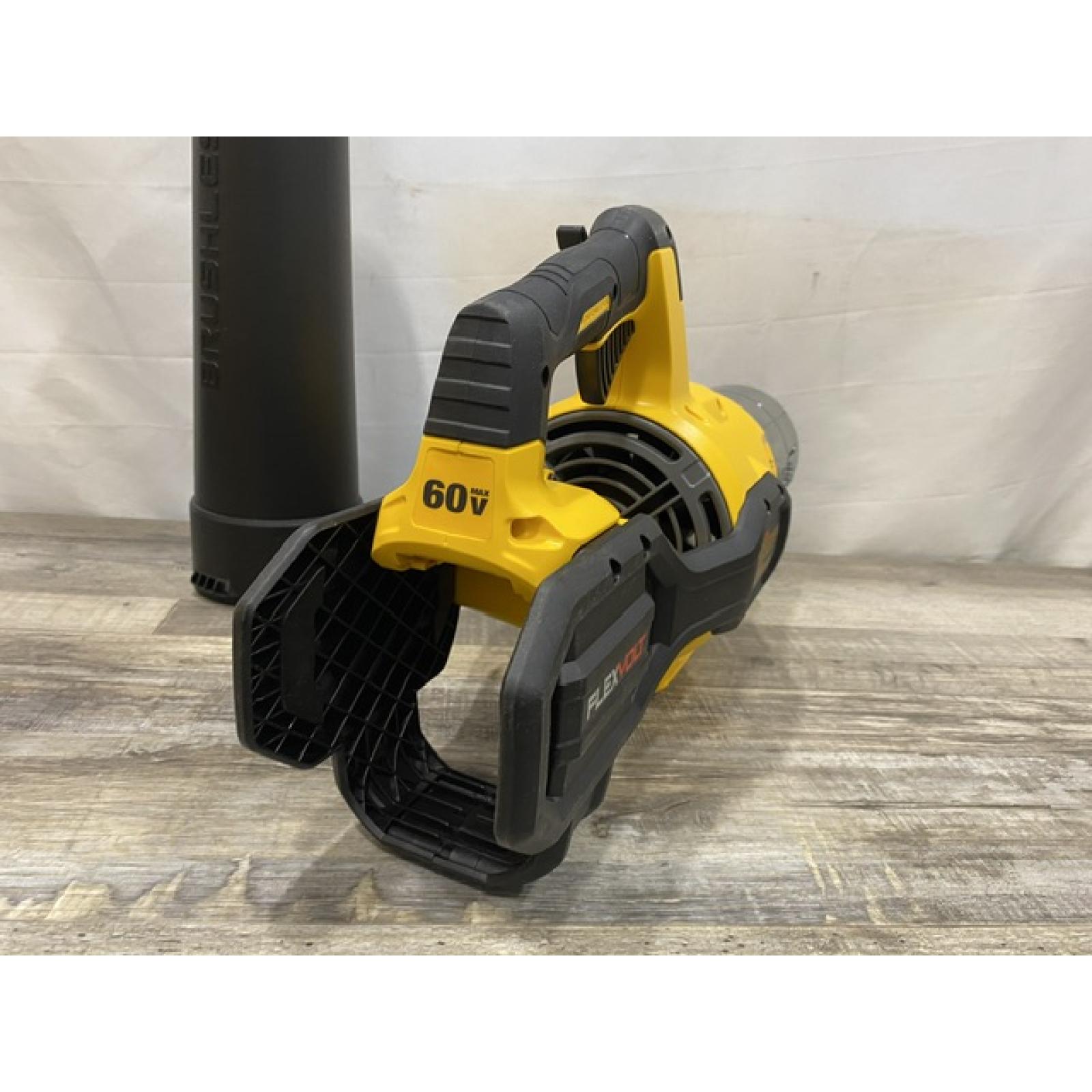 AS-IS DEWALT FLEXVOLT 60V MAX 125 MPH 600 CFM Brushless Cordless Battery Powered Blower Kit