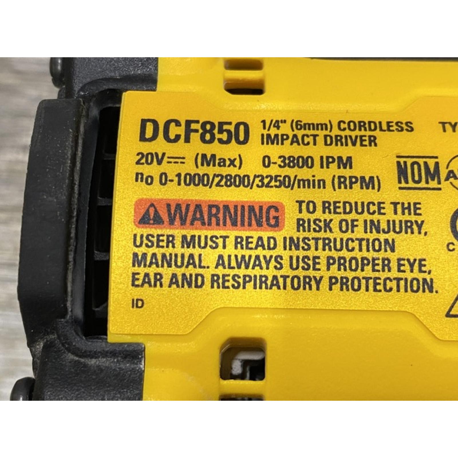 AS-IS DEWALT ATOMIC 20V MAX Lithium-Ion Cordless 1/4 in. Brushless Impact Driver Kit