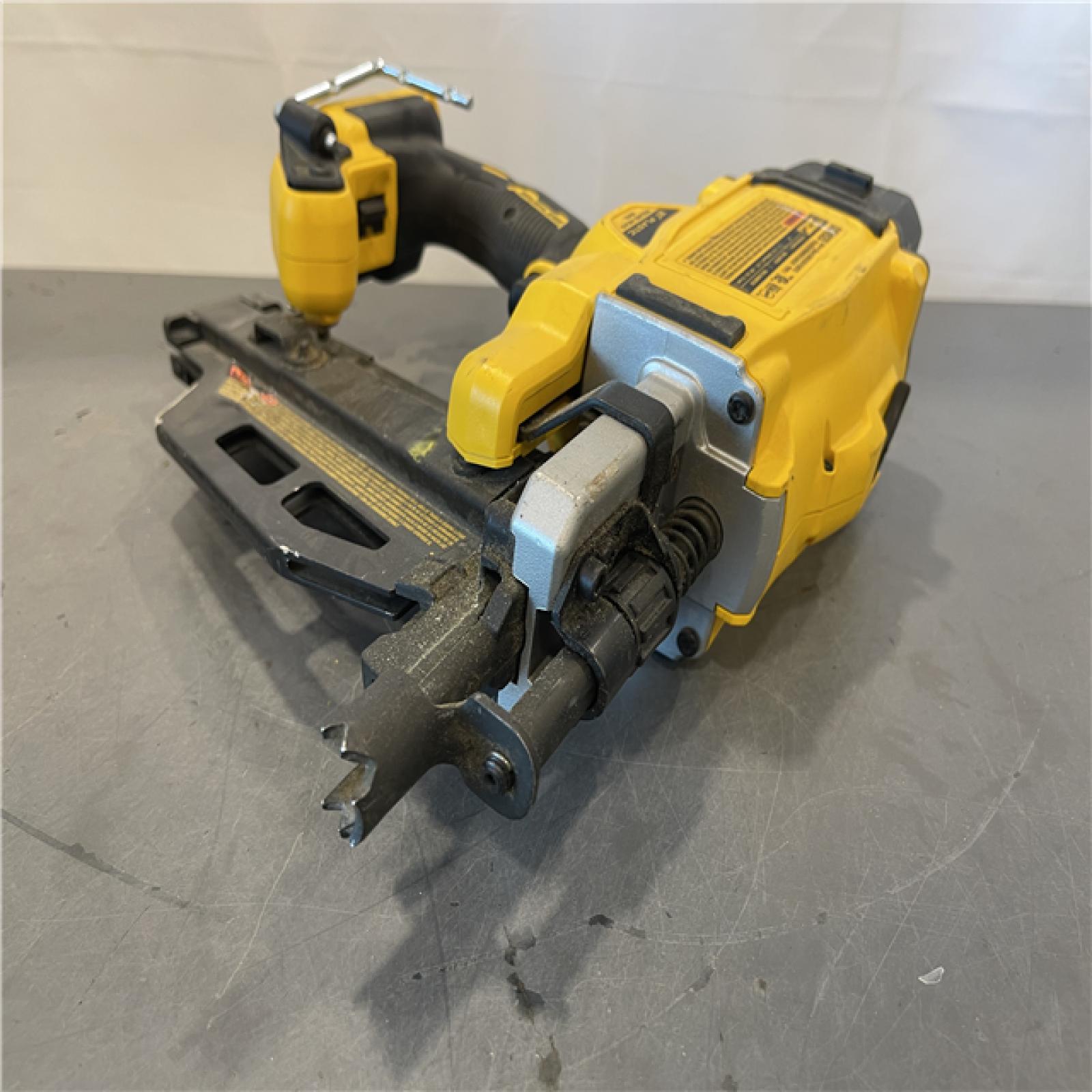 AS-IS - DEWALT 20-Volt 21° Cordless Framing Nailer (Tool-Only)