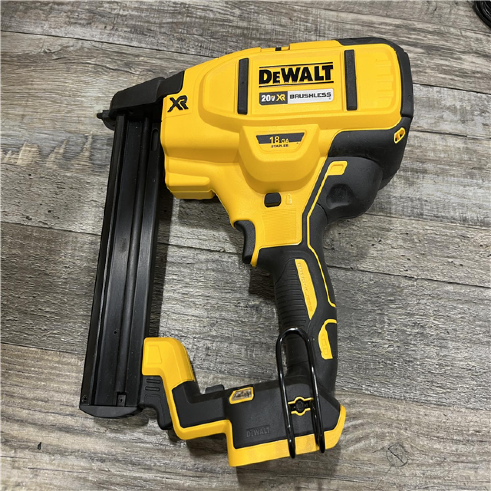 AS-IS DEWALT 20V MAX XR Lithium-Ion Cordless 18-Gauge Narrow Crown Stapler Kit