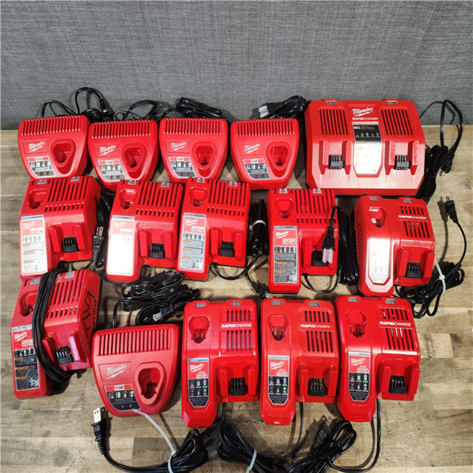 HOUSTON LOCATION - AS-IS MILWAUKEE BATTERY CHARGER PACK QTY - 15