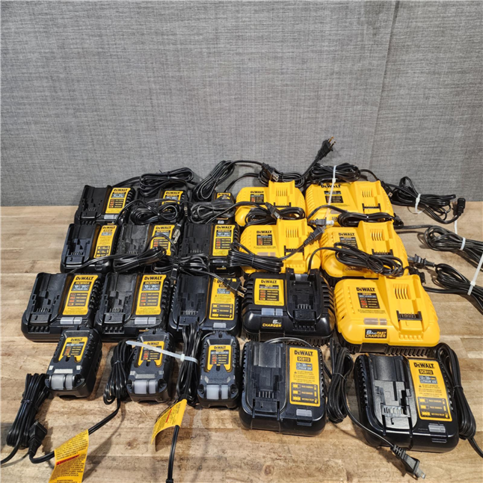 HOUSTON LOCATION - AS-IS DEWALT BATTERY CHARGER PACK QTY - 20