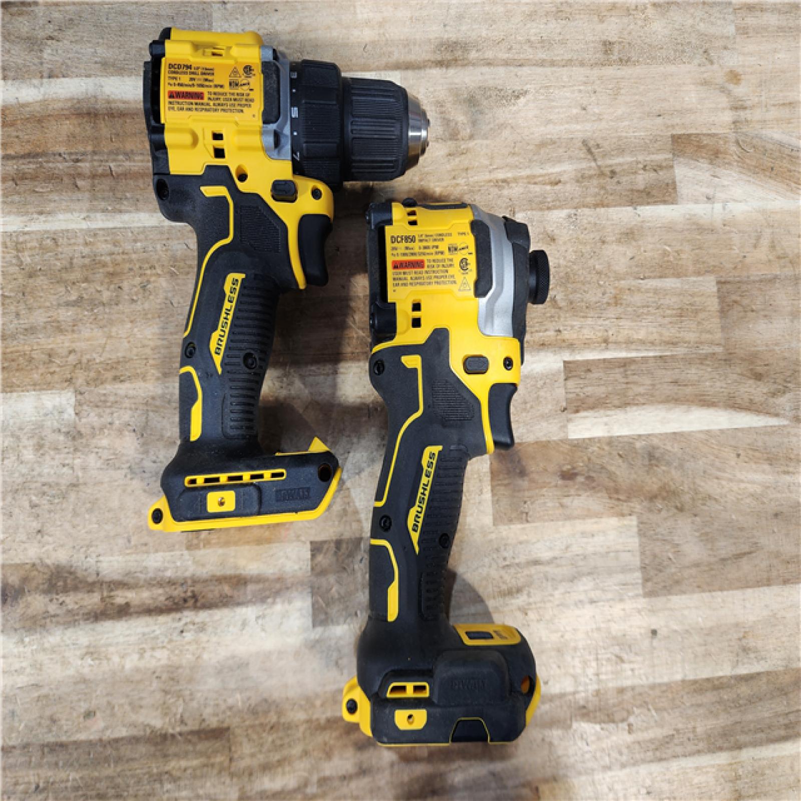 HOUSTON LOCATION - AS-IS DEWALT 2 TOOL COMBO KIT W/ (2) BATTERY & CHARGER