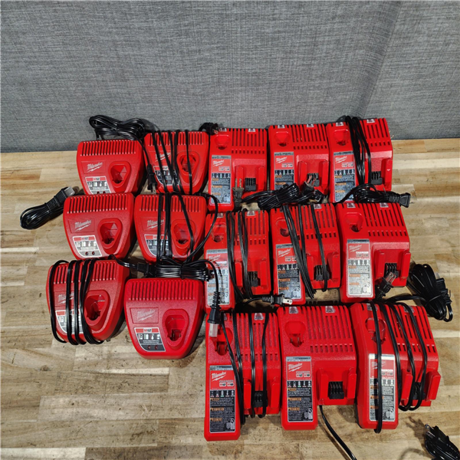 HOUSTON LOCATION - AS-IS MILWAUKEE BATTERY CHARGER PACK QTY - 15