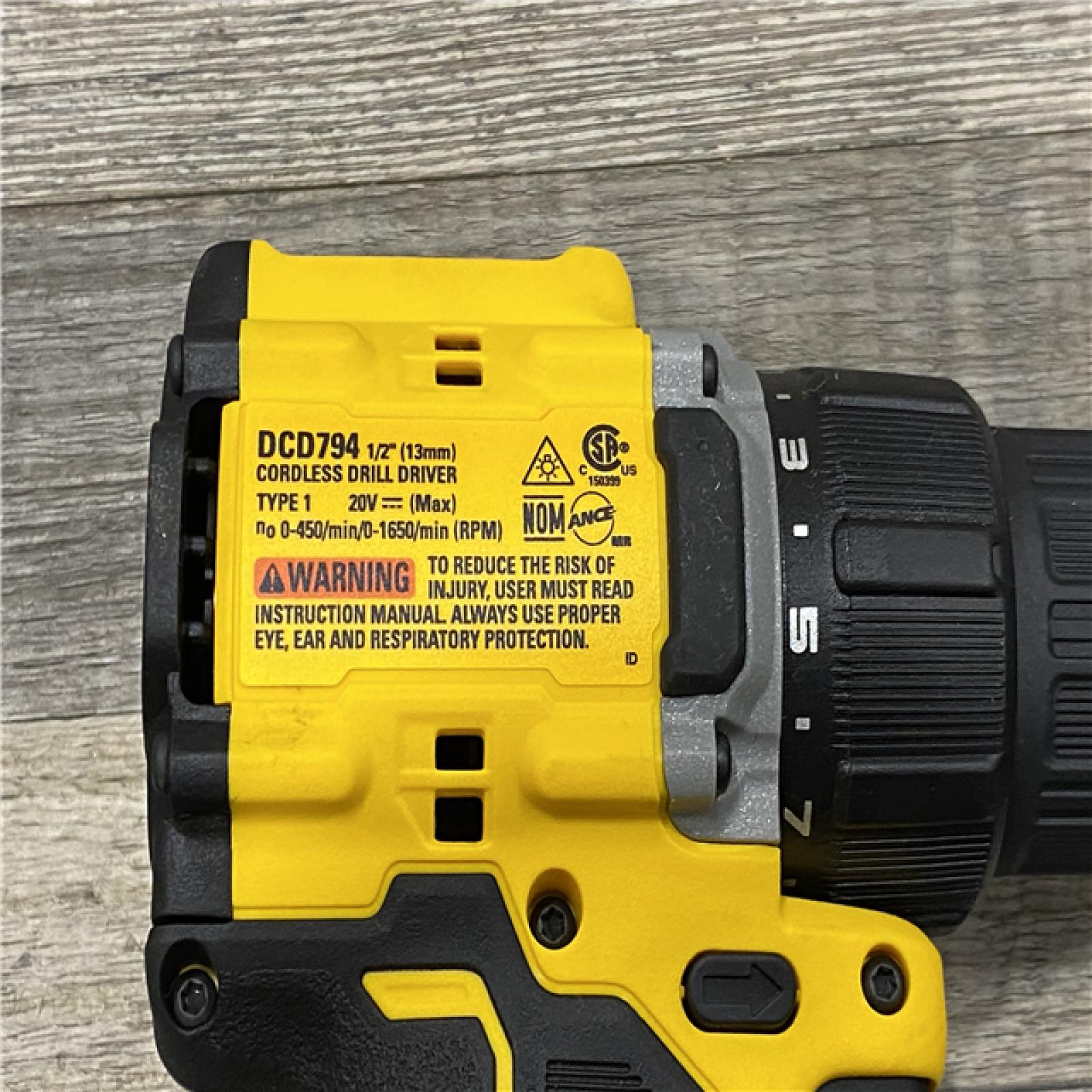 AS-IS DEWALT ATOMIC 20-Volt MAX Lithium-Ion Cordless Combo Kit