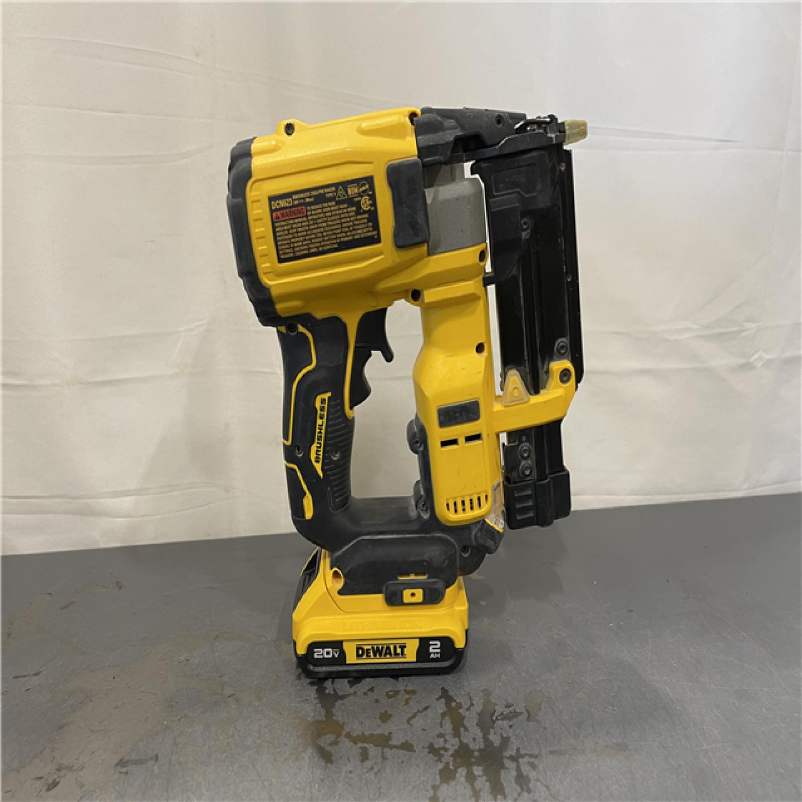 AS-IS - DEWALT ATOMIC 20V MAX Lithium Ion Cordless 23 Gauge Pin Nailer Kit