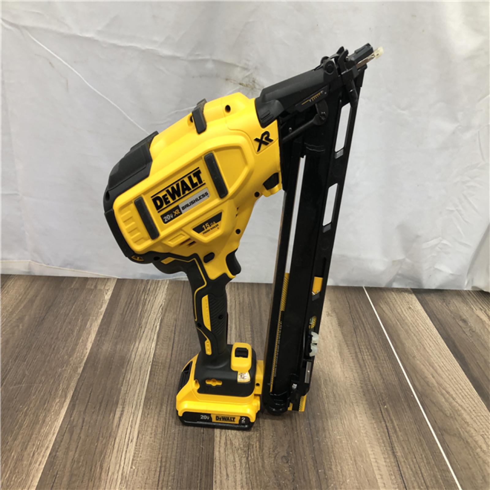 AS-IS DEWALT 20V MAX XR Lithium-Ion Cordless 2-1/2 in. 15-Gauge Finish Nailer Kit