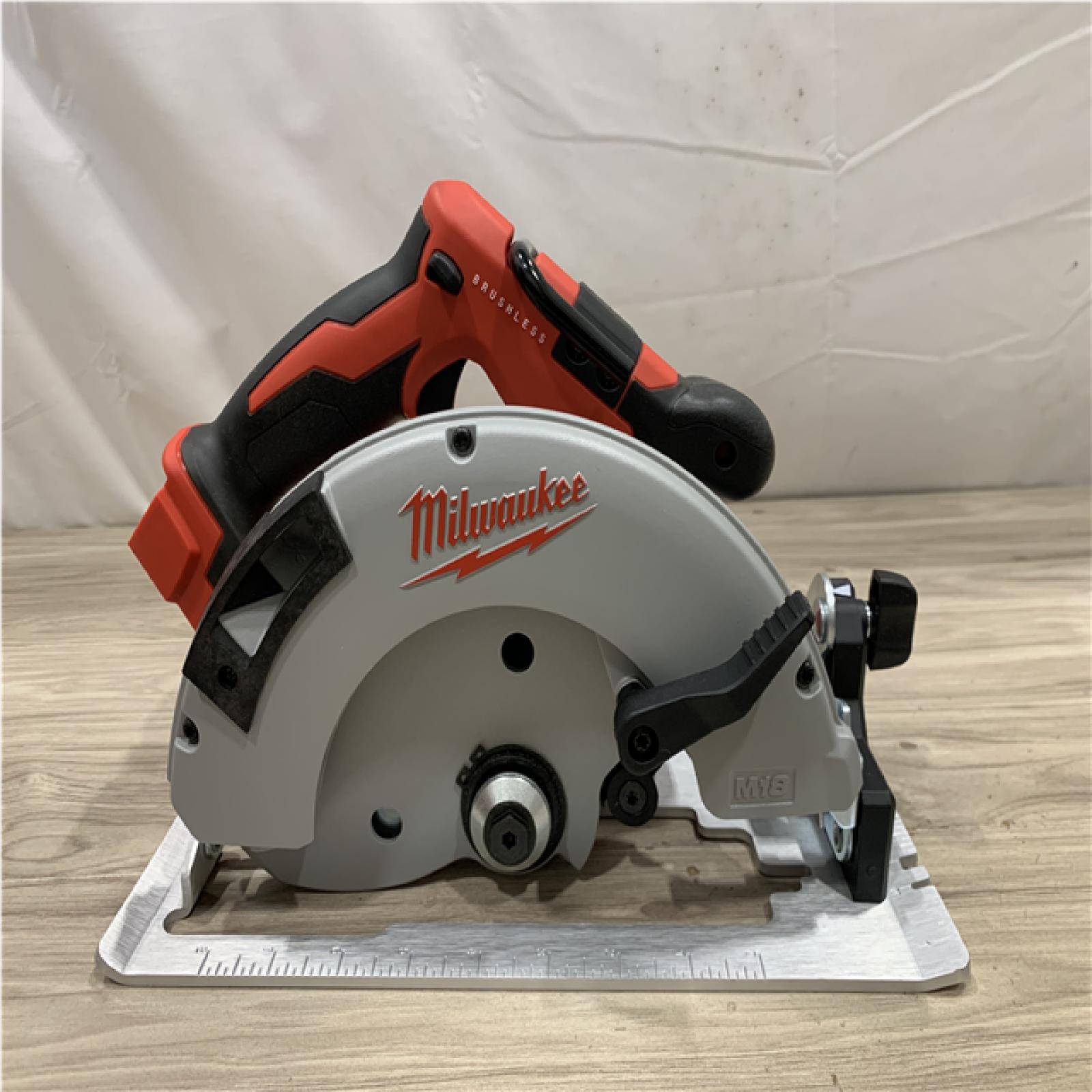 AS-IS Milwaukee 18V Lithium-Ion Brushless Cordless 7-1/4 in. Circular Saw (Tool-Only)