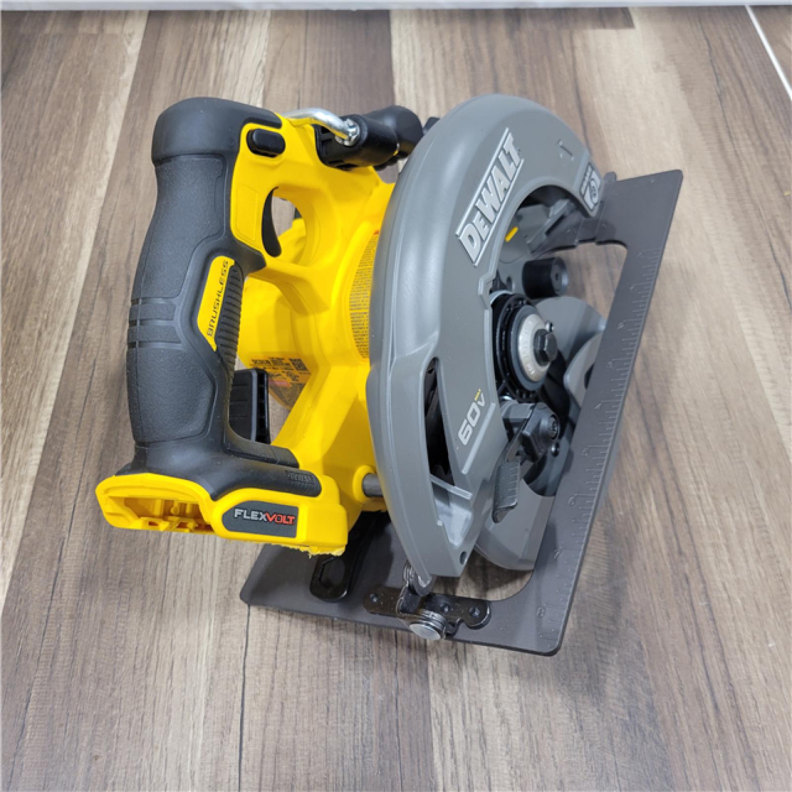 AS-IS DeWALT Flexvolt Max 7-1/4  60V Brushless Circular Saw DCS578B (Bare Tool)